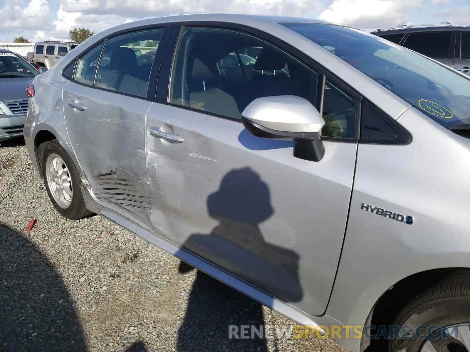 9 Photograph of a damaged car JTDEAMDE6MJ014226 TOYOTA COROLLA 2021