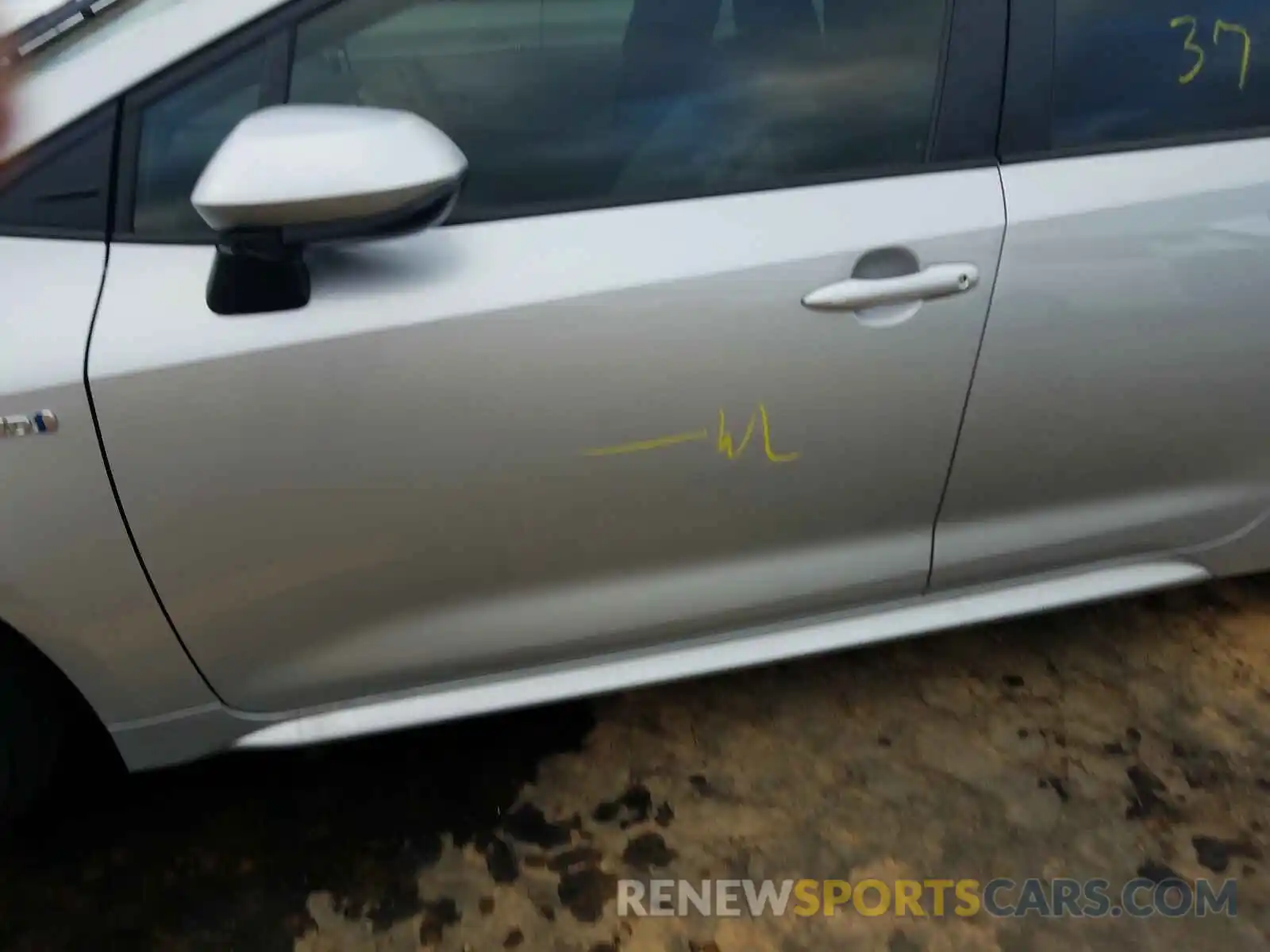 9 Photograph of a damaged car JTDEAMDE7MJ005471 TOYOTA COROLLA 2021