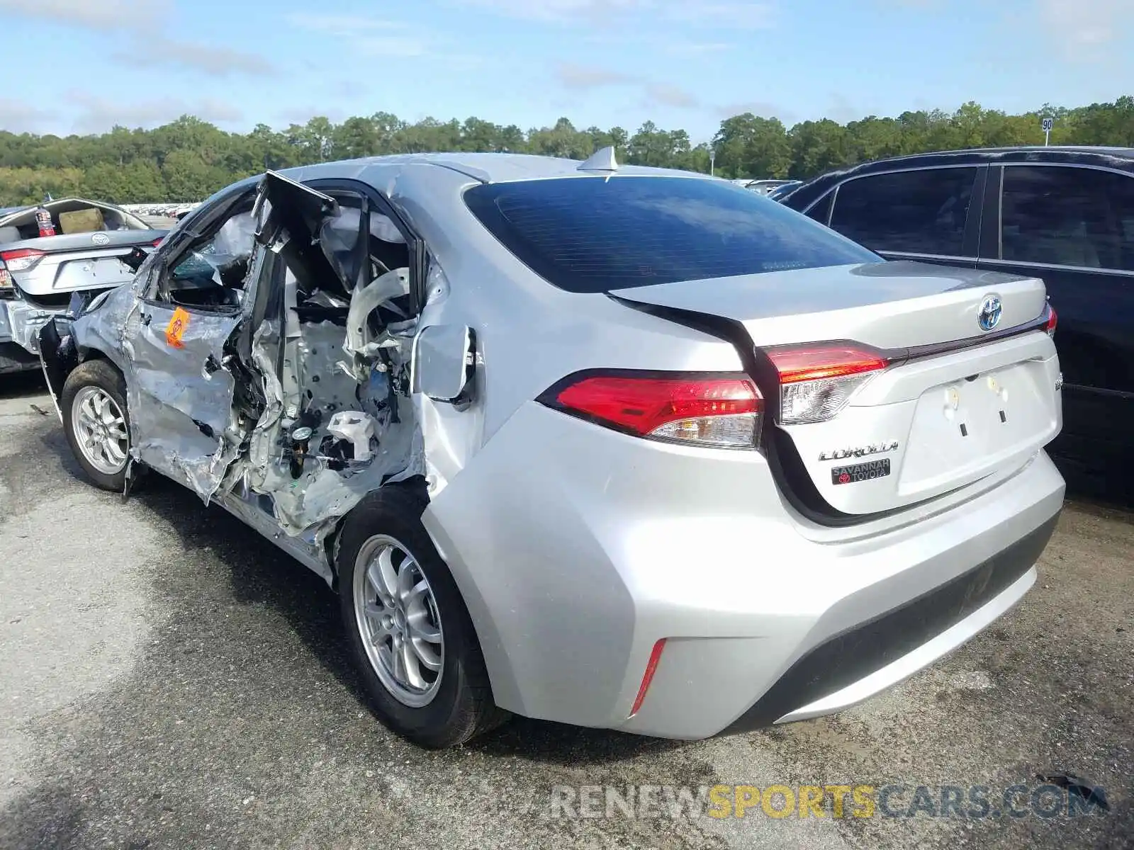 3 Photograph of a damaged car JTDEAMDE7MJ010928 TOYOTA COROLLA 2021