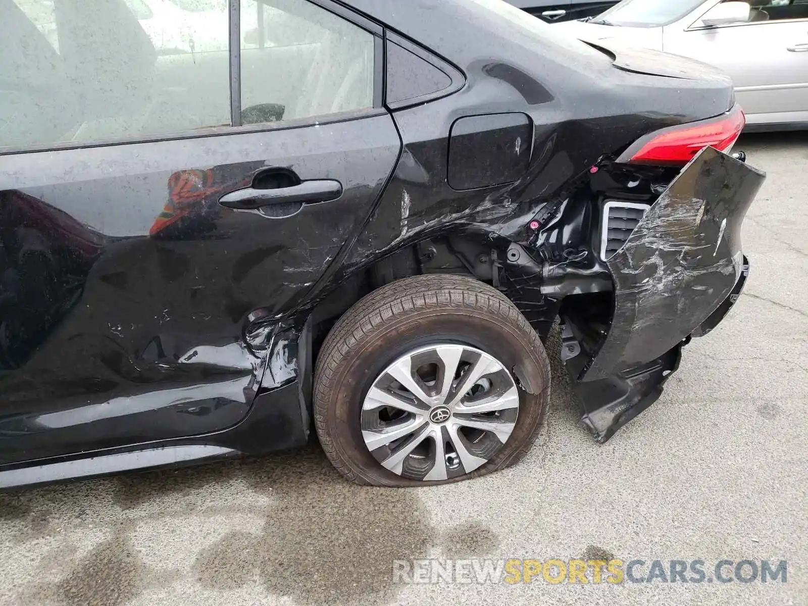 9 Photograph of a damaged car JTDEAMDE7MJ016485 TOYOTA COROLLA 2021