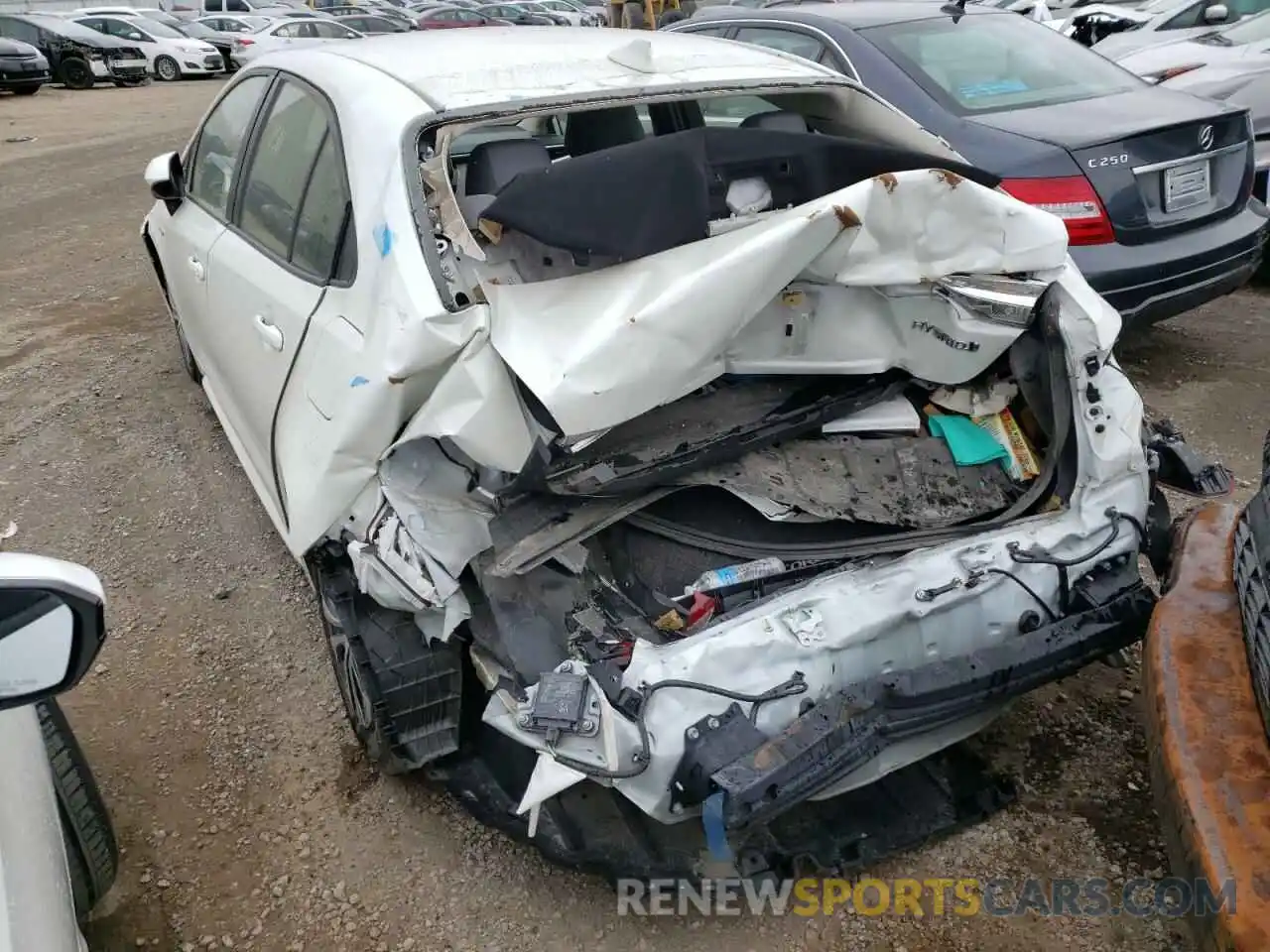 9 Photograph of a damaged car JTDEAMDE7MJ019306 TOYOTA COROLLA 2021