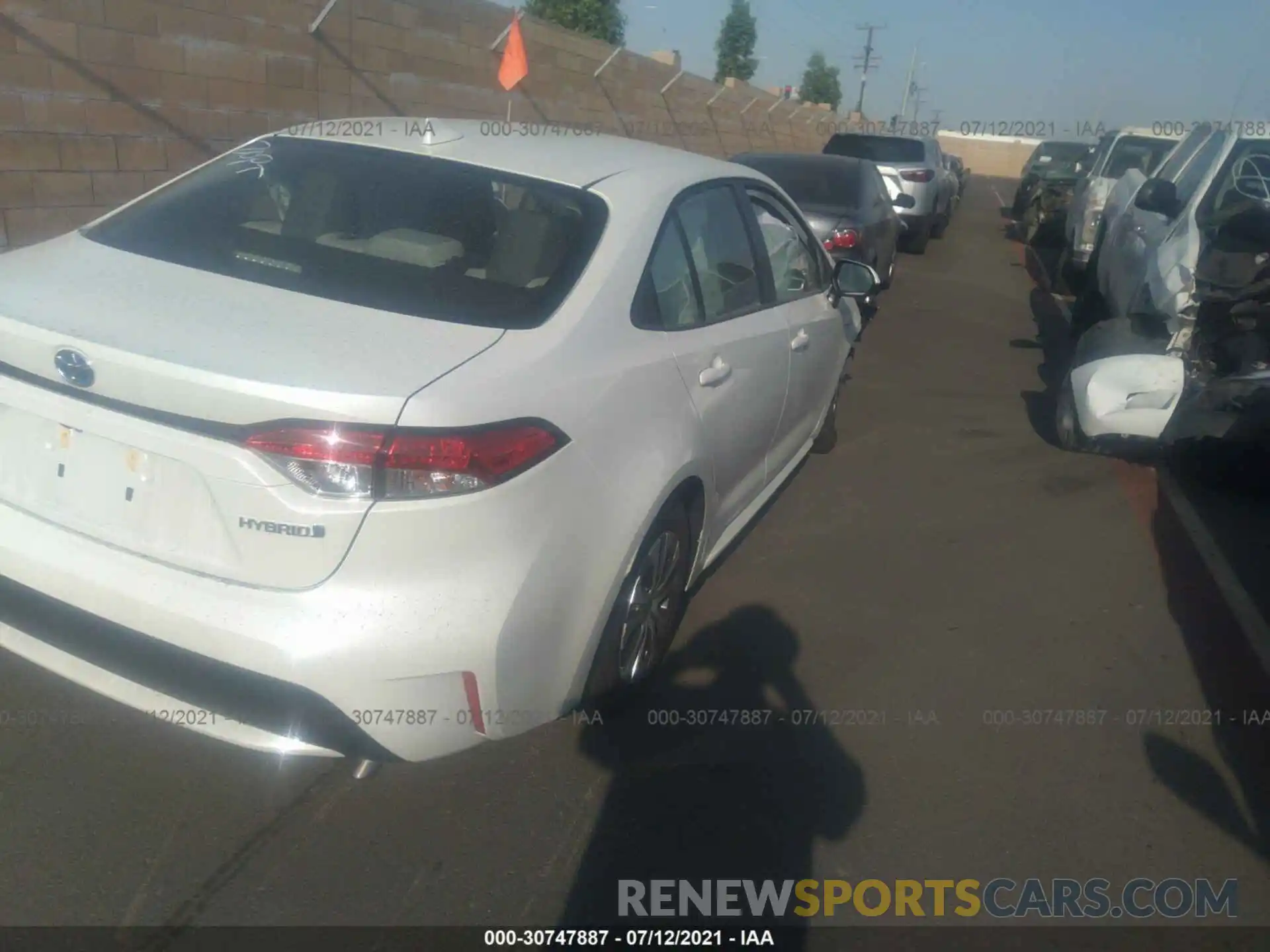 4 Photograph of a damaged car JTDEAMDE7MJ027051 TOYOTA COROLLA 2021