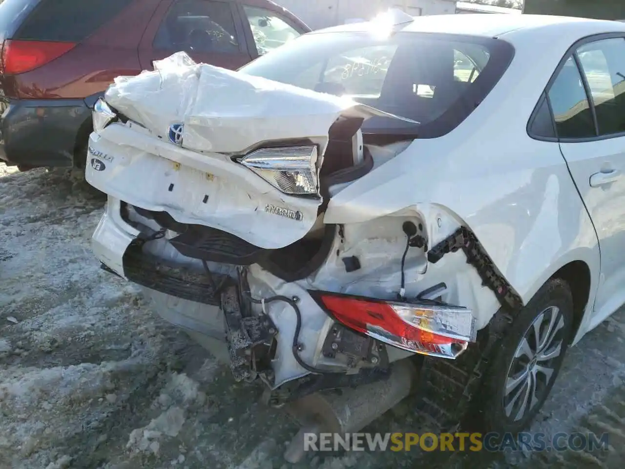 9 Photograph of a damaged car JTDEAMDE7MJ031360 TOYOTA COROLLA 2021