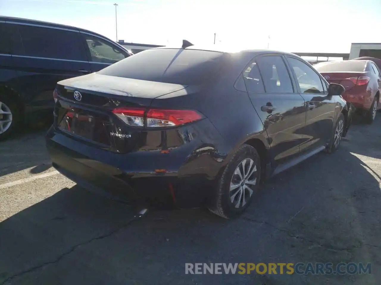 4 Photograph of a damaged car JTDEAMDE8MJ003065 TOYOTA COROLLA 2021