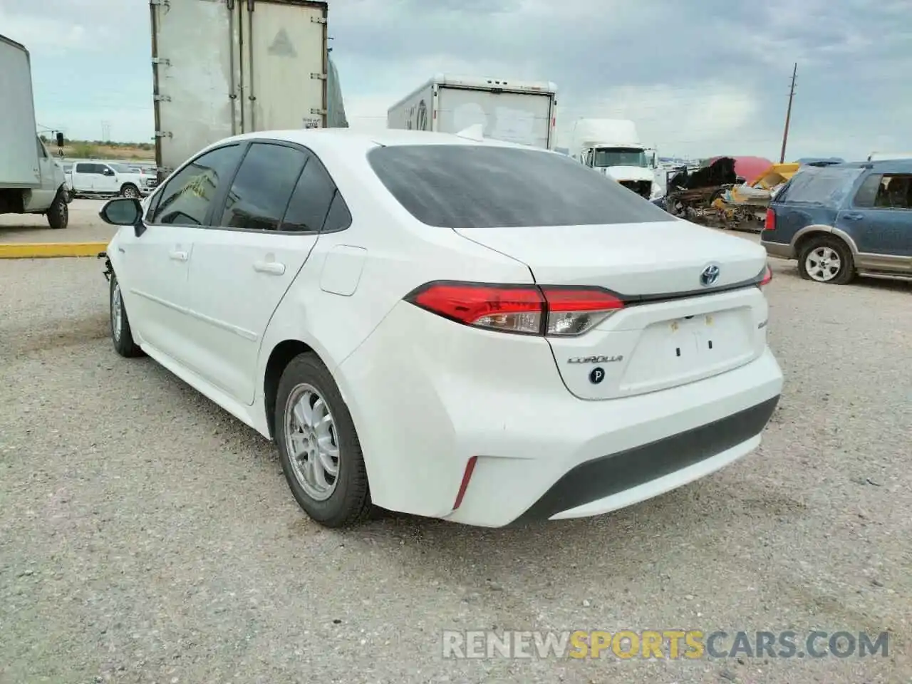 3 Photograph of a damaged car JTDEAMDE8MJ013224 TOYOTA COROLLA 2021