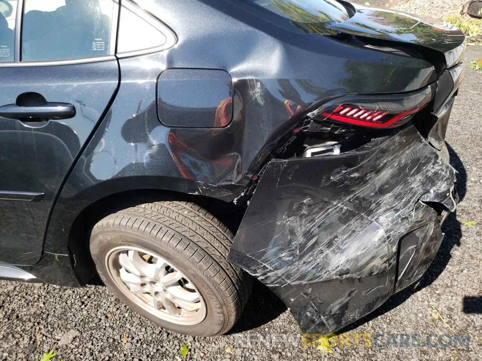 9 Photograph of a damaged car JTDEAMDE8MJ016687 TOYOTA COROLLA 2021