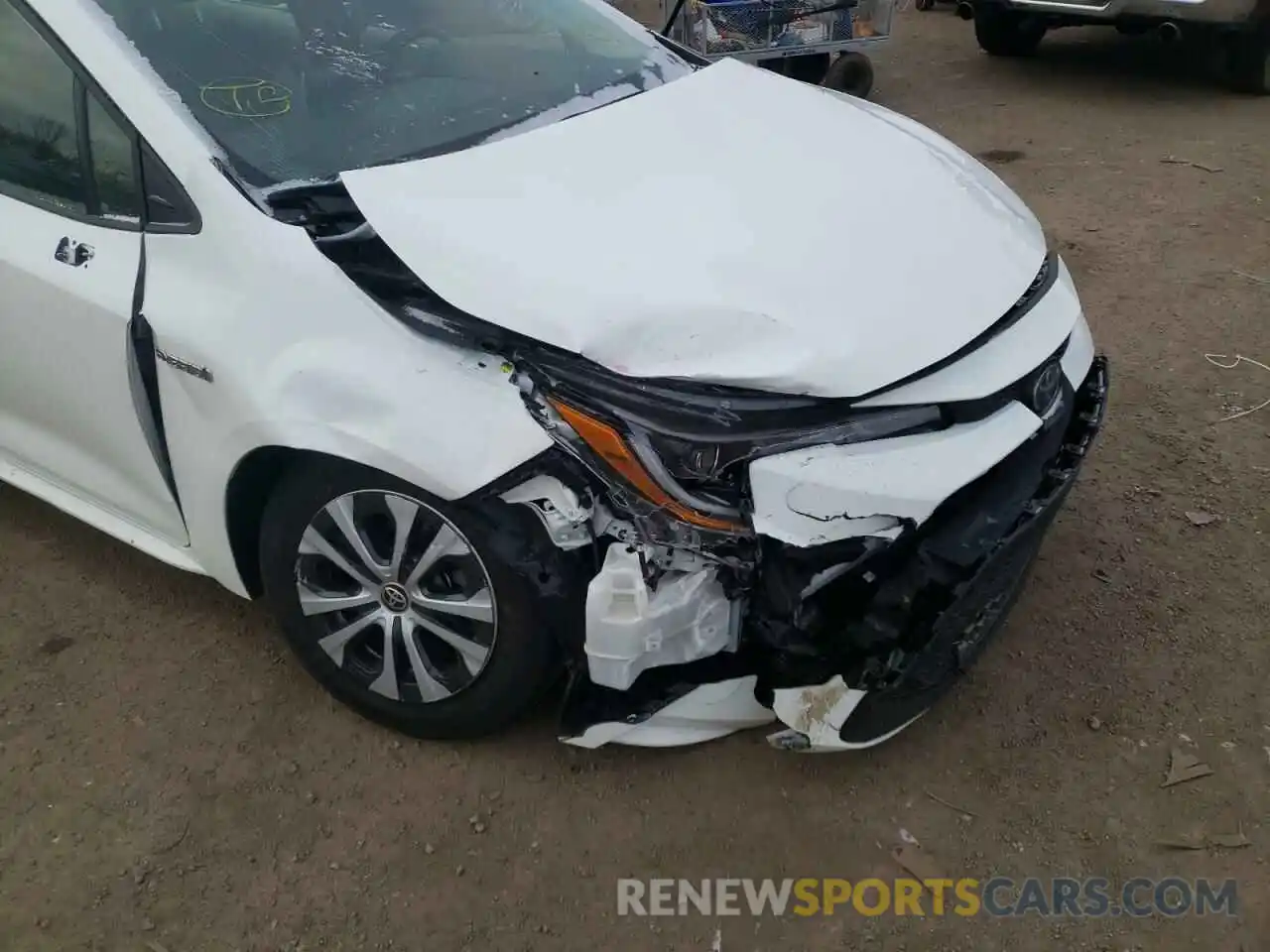 9 Photograph of a damaged car JTDEAMDE8MJ018634 TOYOTA COROLLA 2021