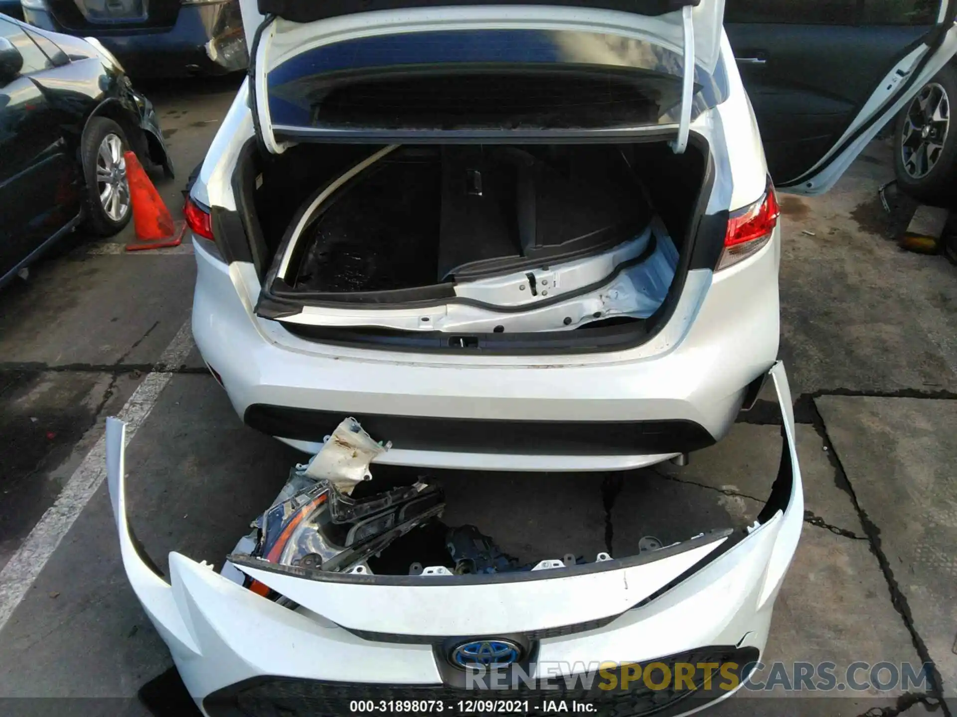 12 Photograph of a damaged car JTDEAMDE8MJ019833 TOYOTA COROLLA 2021