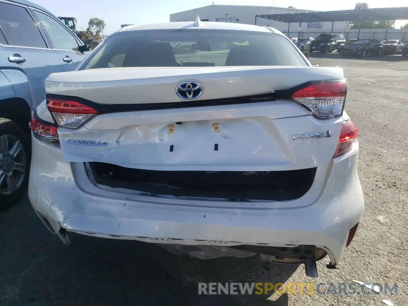 9 Photograph of a damaged car JTDEAMDE8MJ025115 TOYOTA COROLLA 2021