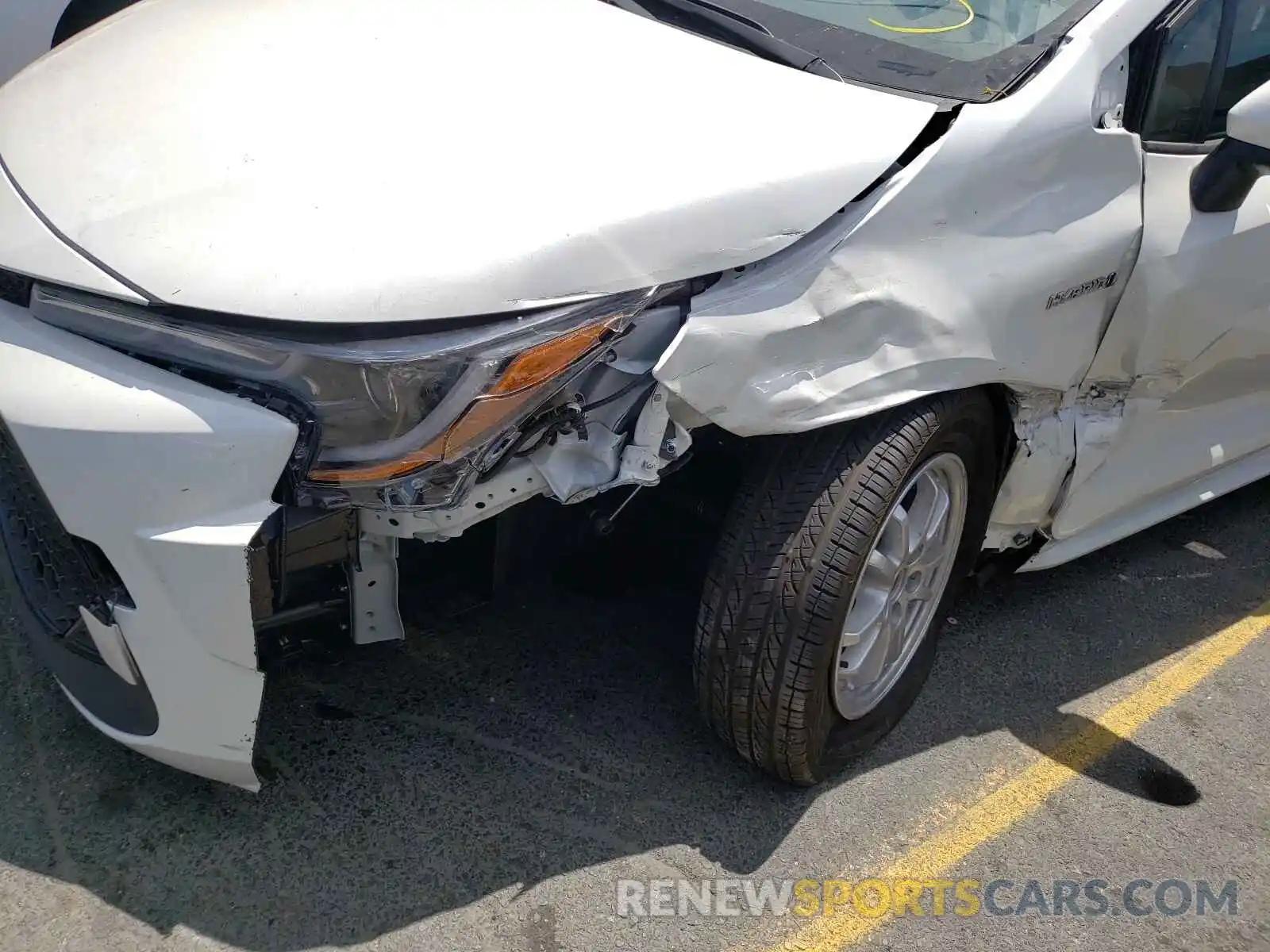 9 Photograph of a damaged car JTDEAMDE8MJ029441 TOYOTA COROLLA 2021