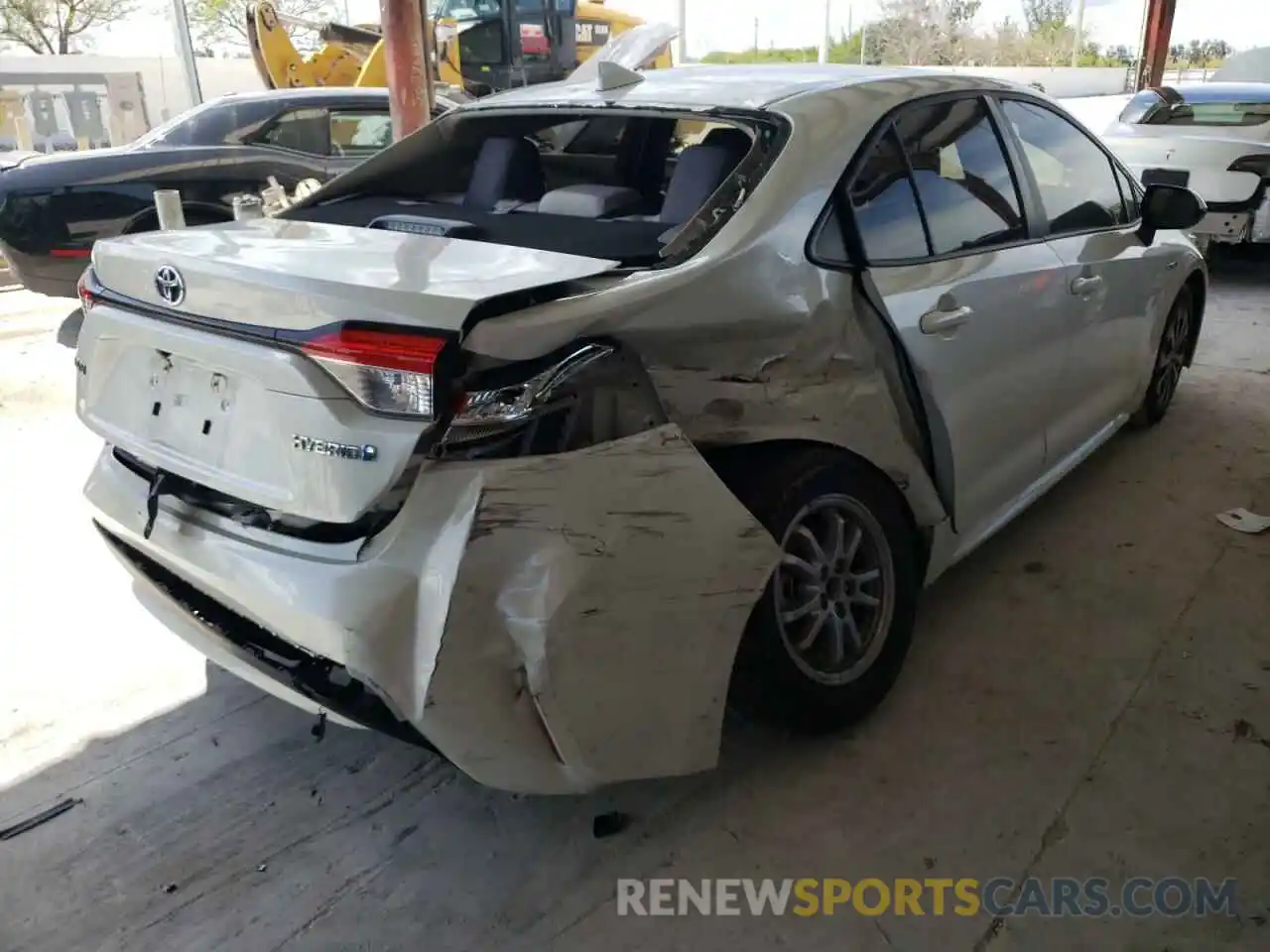 4 Photograph of a damaged car JTDEAMDE8MJ032338 TOYOTA COROLLA 2021