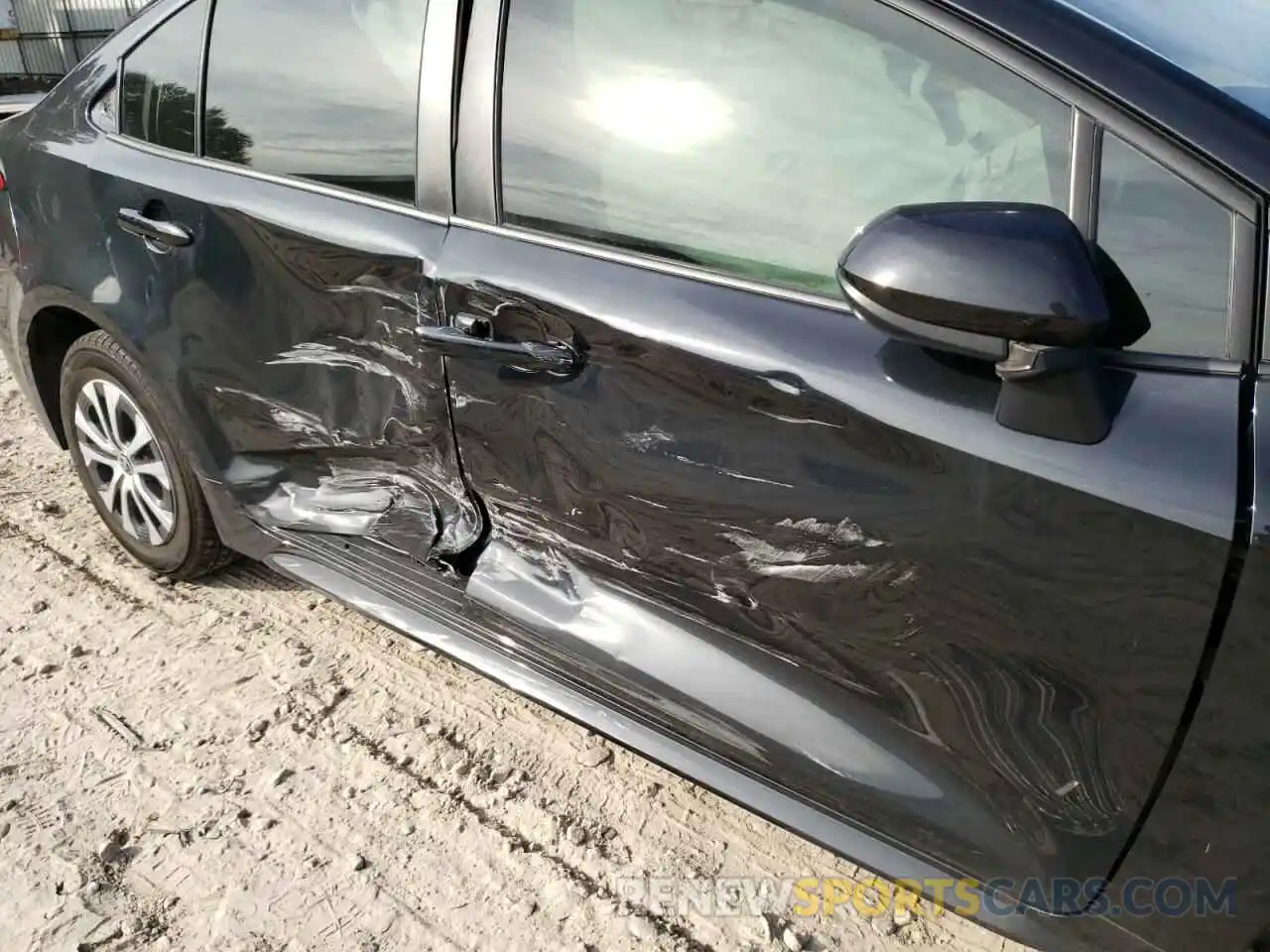 9 Photograph of a damaged car JTDEAMDE9MJ003575 TOYOTA COROLLA 2021