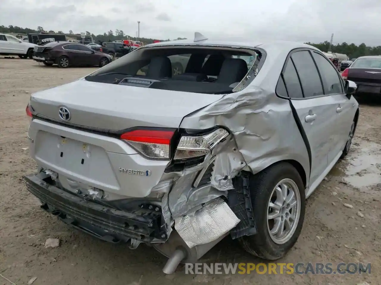 4 Photograph of a damaged car JTDEAMDE9MJ014687 TOYOTA COROLLA 2021