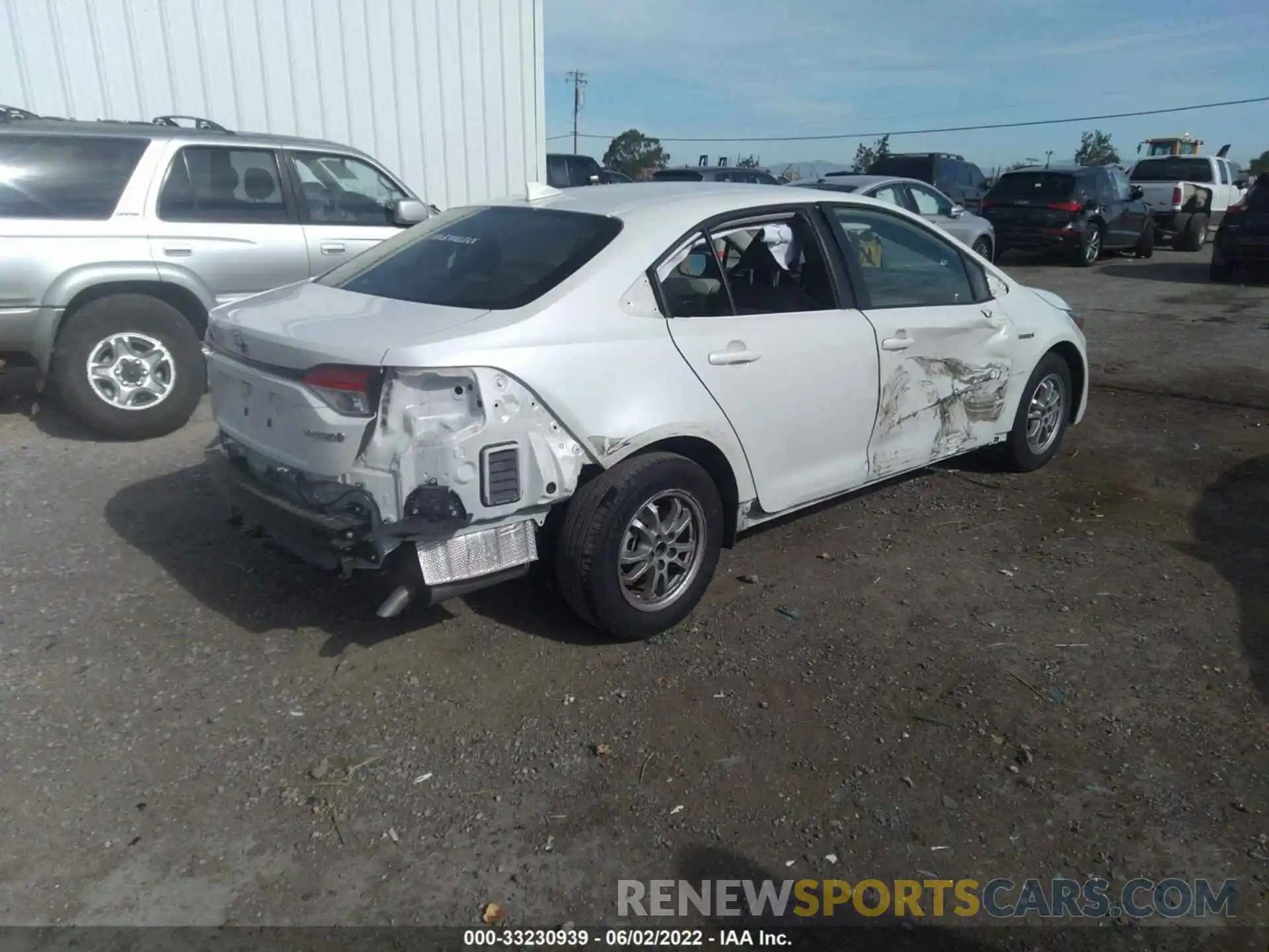 4 Photograph of a damaged car JTDEAMDE9MJ015337 TOYOTA COROLLA 2021