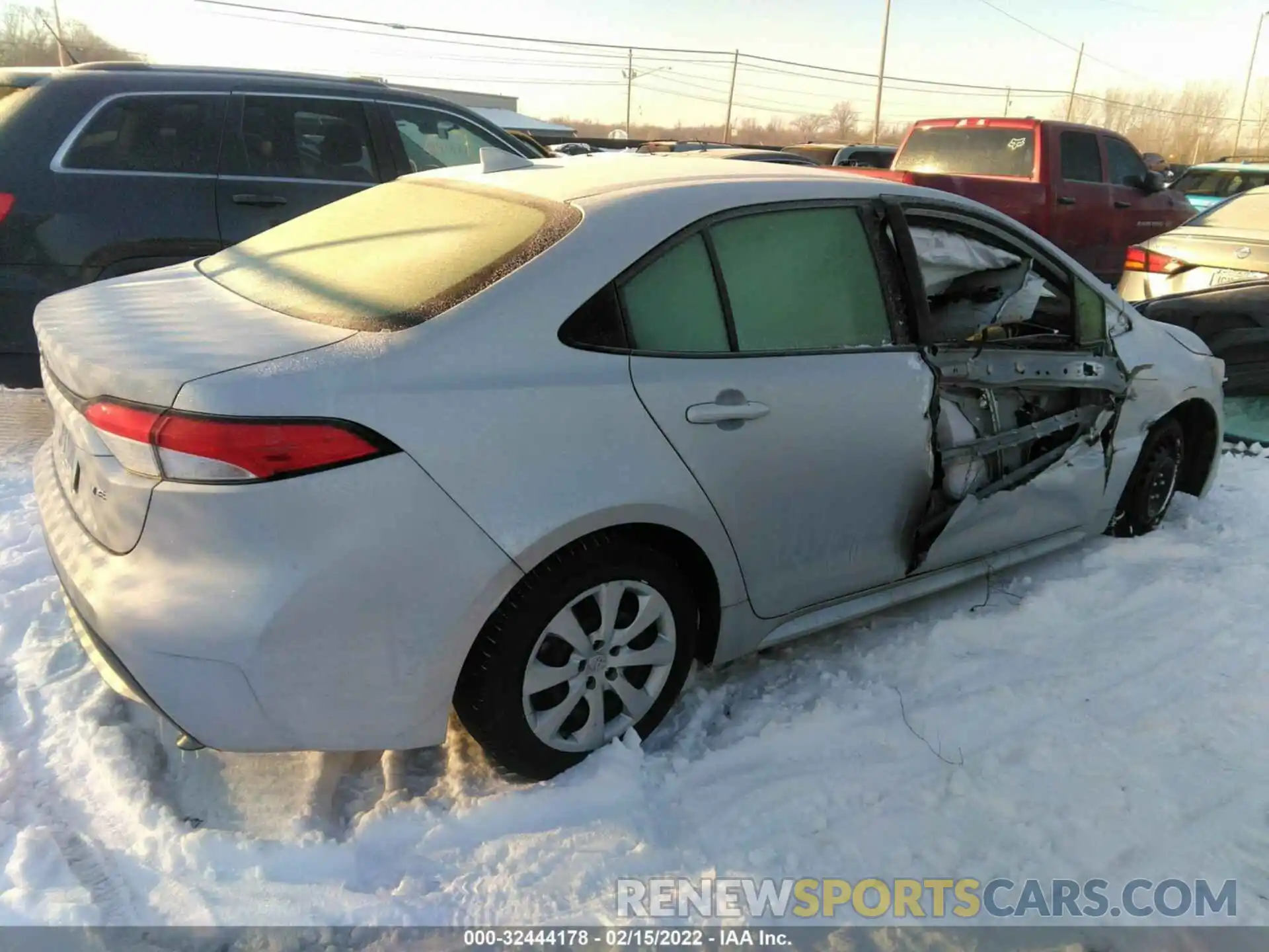 4 Photograph of a damaged car JTDEPMAE2MJ118036 TOYOTA COROLLA 2021