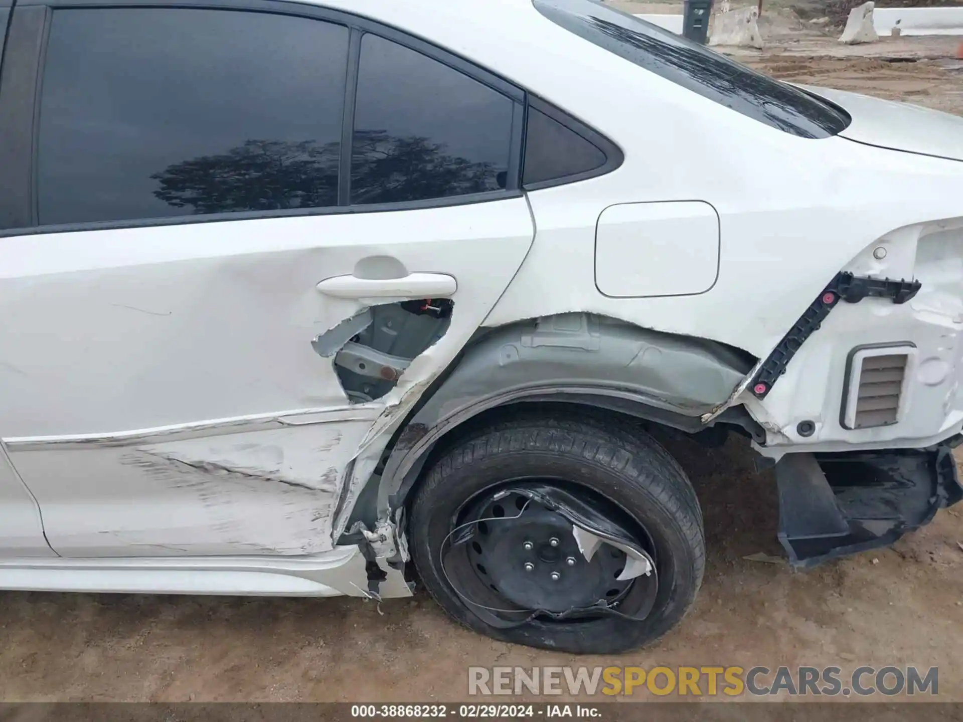 18 Photograph of a damaged car JTDEPMAE3MJ134987 TOYOTA COROLLA 2021