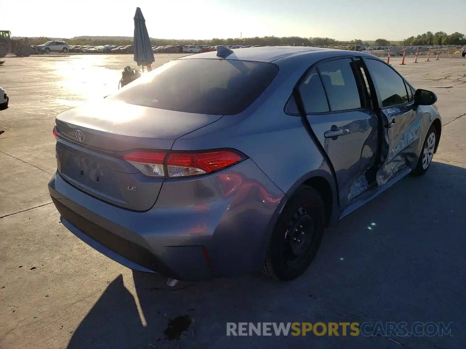 4 Photograph of a damaged car JTDEPMAE4MJ122833 TOYOTA COROLLA 2021