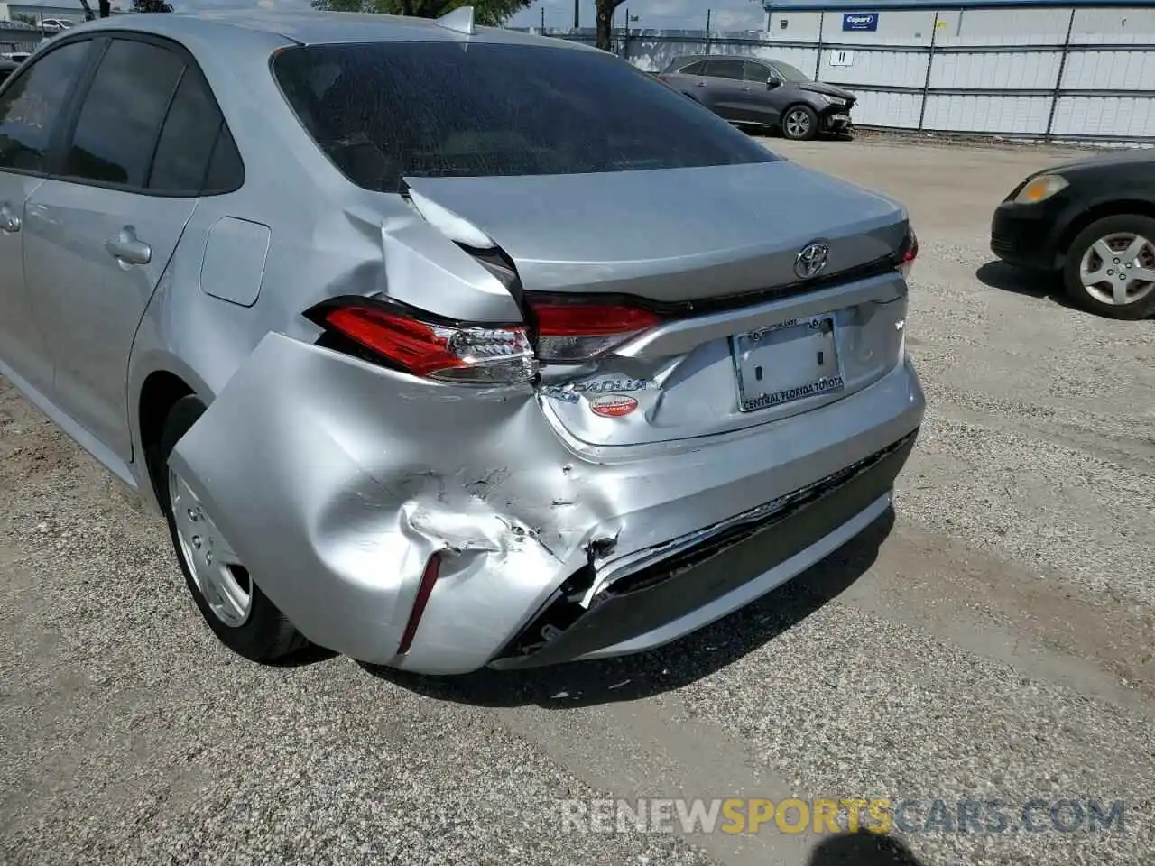 9 Photograph of a damaged car JTDEPMAE4MJ187035 TOYOTA COROLLA 2021