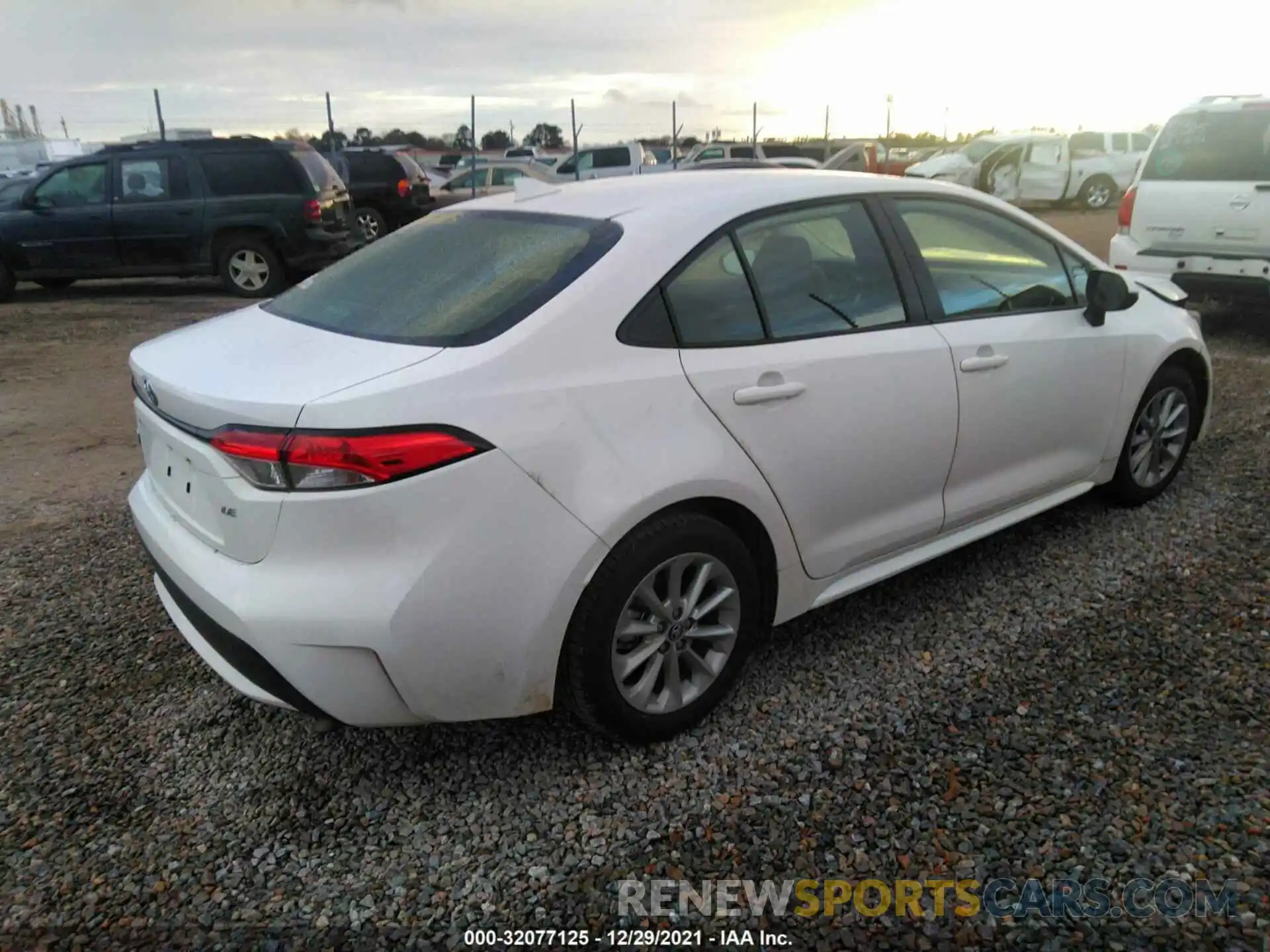 4 Photograph of a damaged car JTDVPMAE0MJ148927 TOYOTA COROLLA 2021