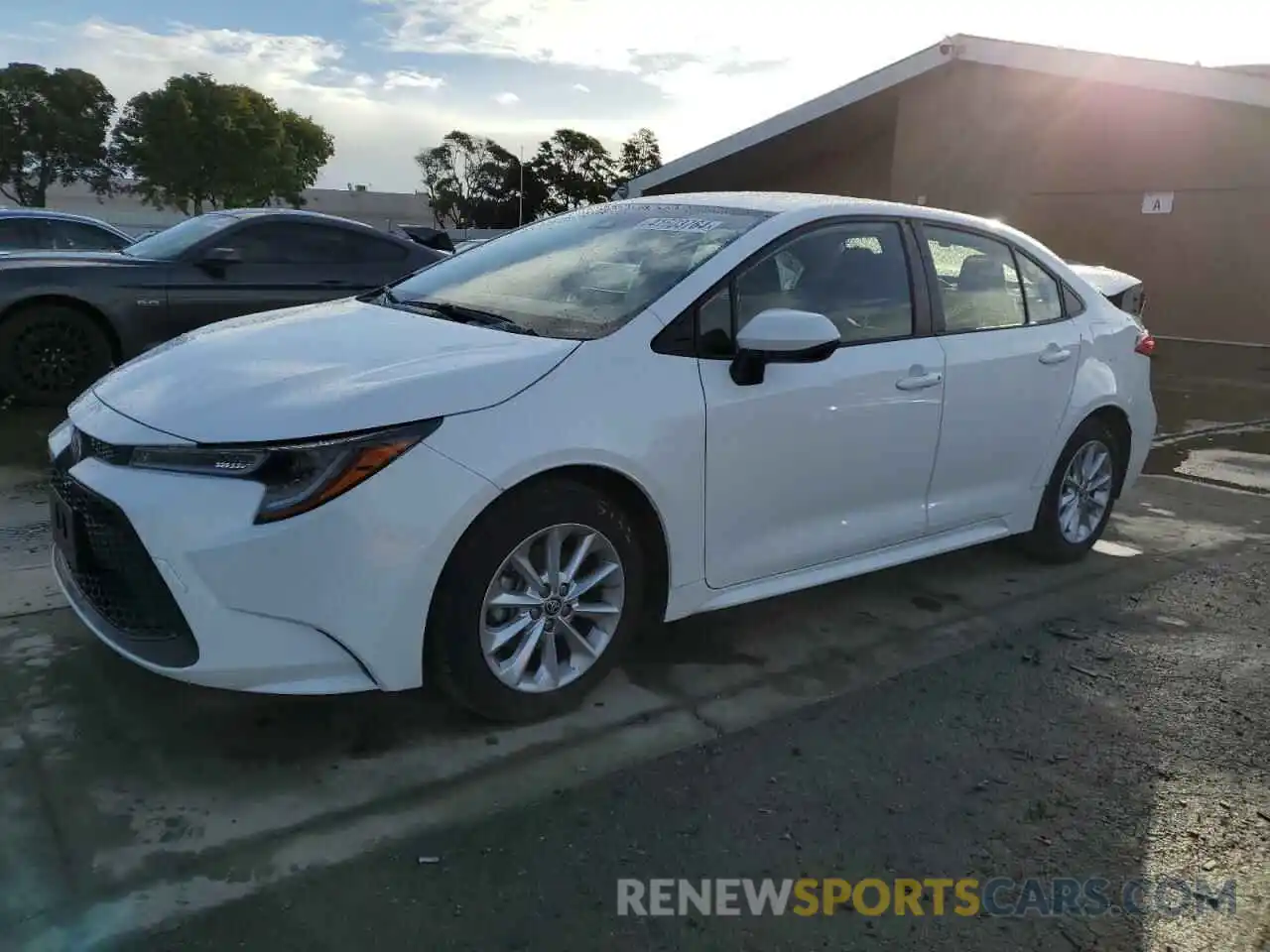 1 Photograph of a damaged car JTDVPMAE8MJ135150 TOYOTA COROLLA 2021