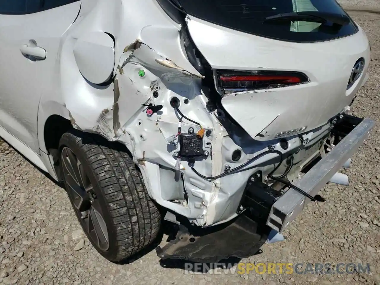 9 Photograph of a damaged car JTNC4MBE8M3141741 TOYOTA COROLLA 2021