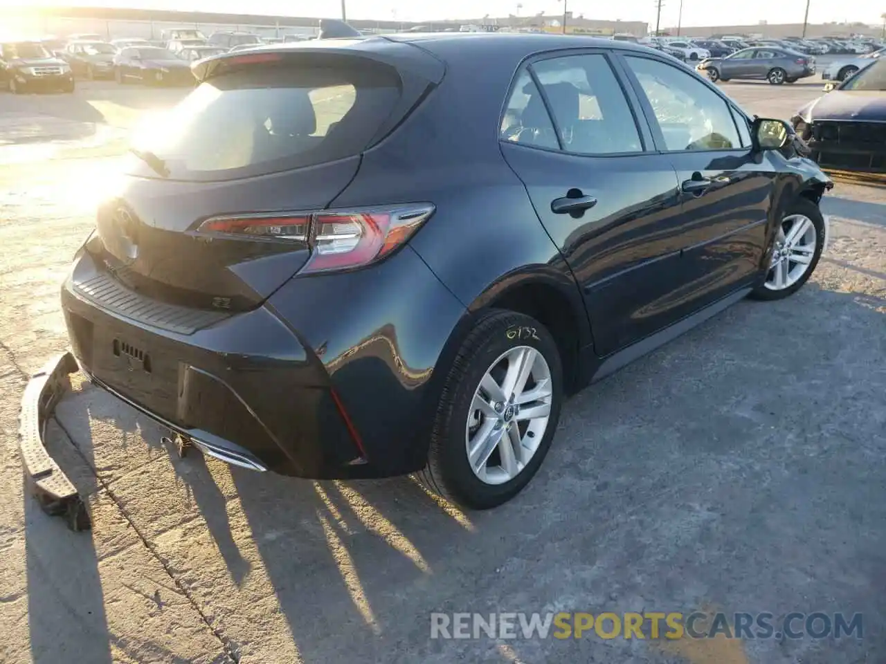 4 Photograph of a damaged car JTND4MBE6M3128572 TOYOTA COROLLA 2021