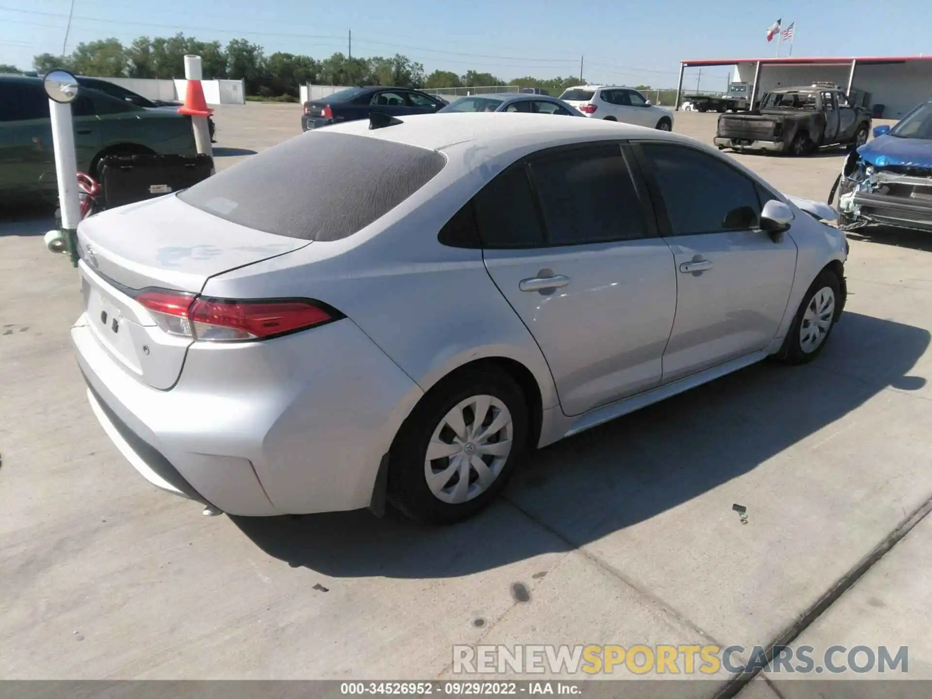 4 Photograph of a damaged car 5YFDPMAE1NP301551 TOYOTA COROLLA 2022