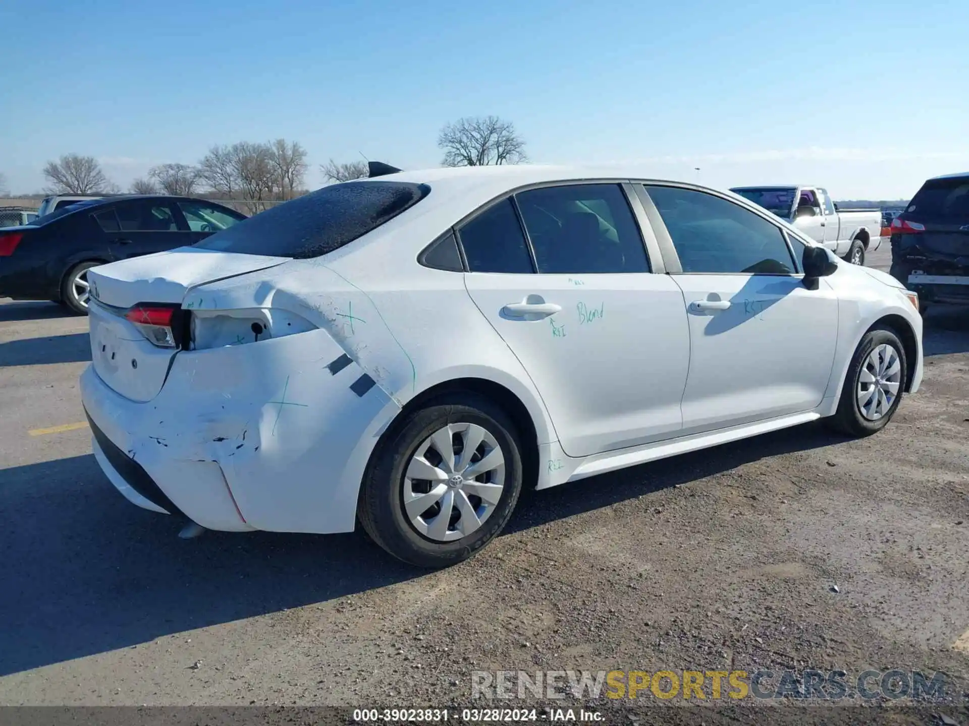 4 Photograph of a damaged car 5YFDPMAE3NP368832 TOYOTA COROLLA 2022