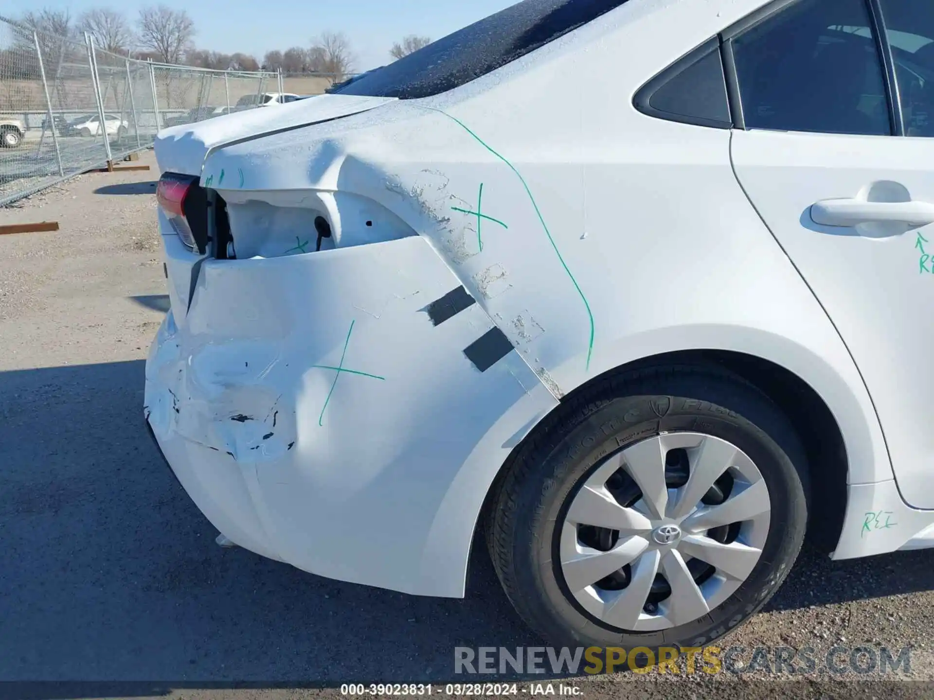 6 Photograph of a damaged car 5YFDPMAE3NP368832 TOYOTA COROLLA 2022