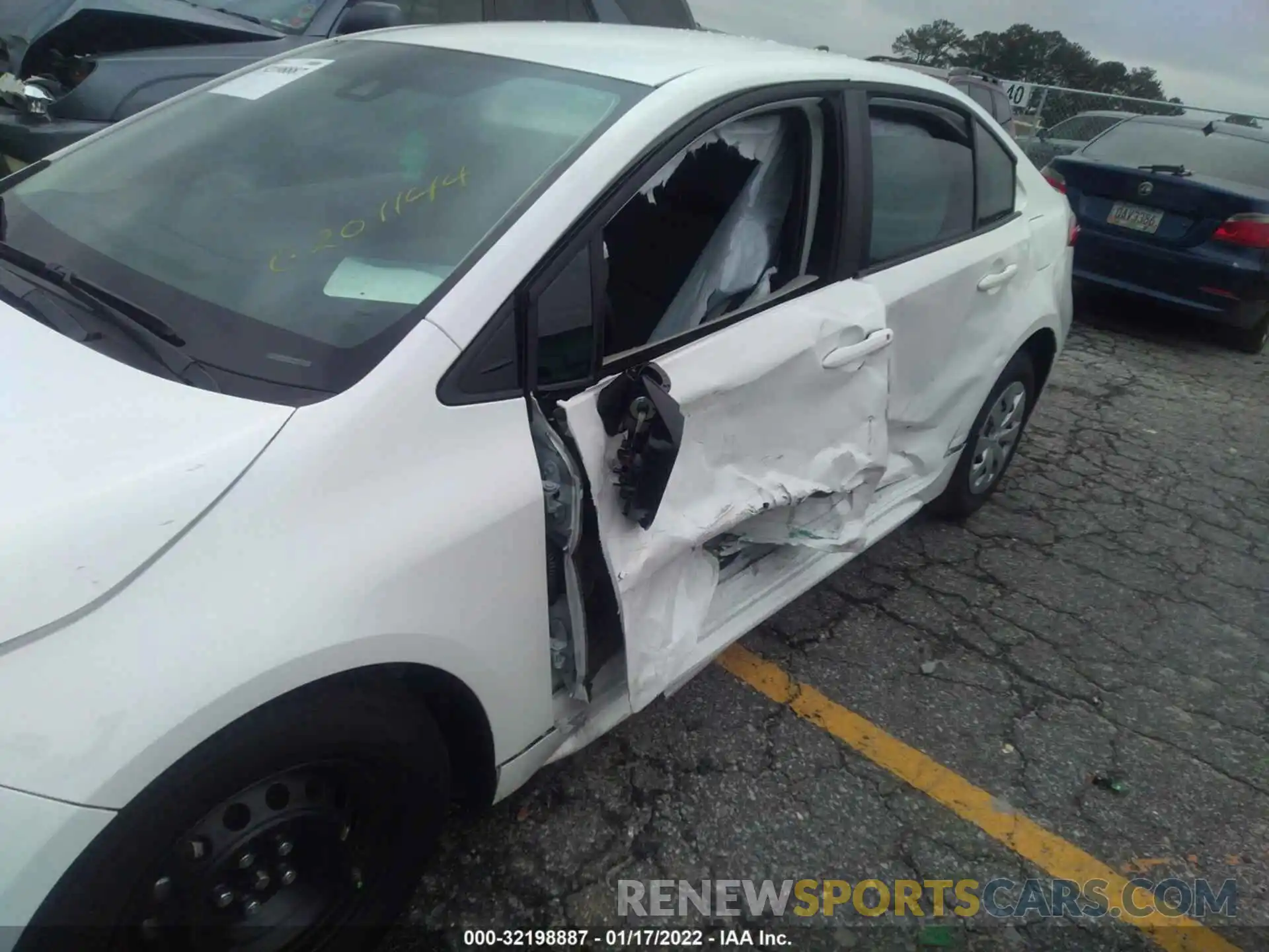 6 Photograph of a damaged car 5YFDPMAE8NP290287 TOYOTA COROLLA 2022