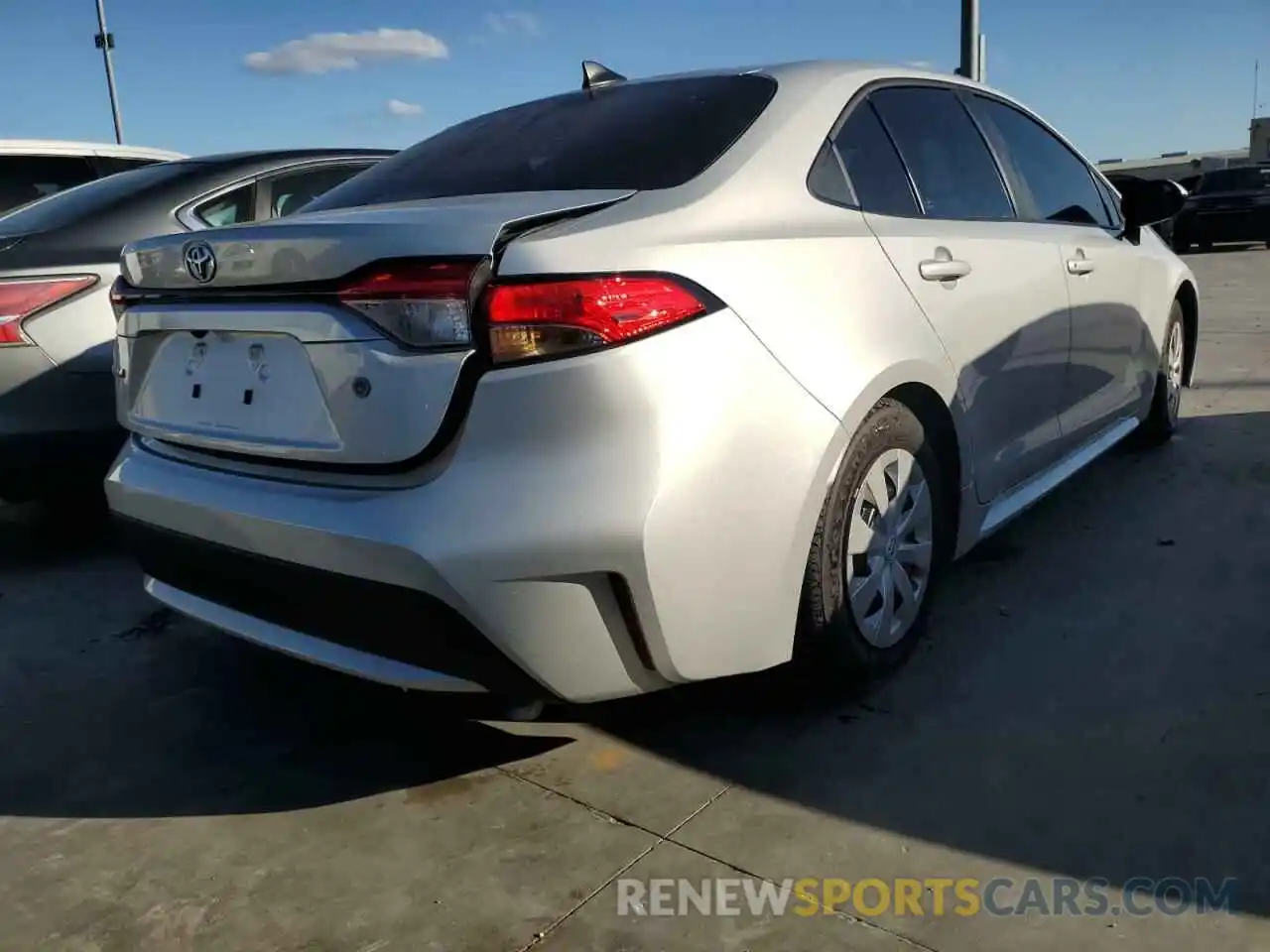 4 Photograph of a damaged car 5YFDPMAE9NP294073 TOYOTA COROLLA 2022