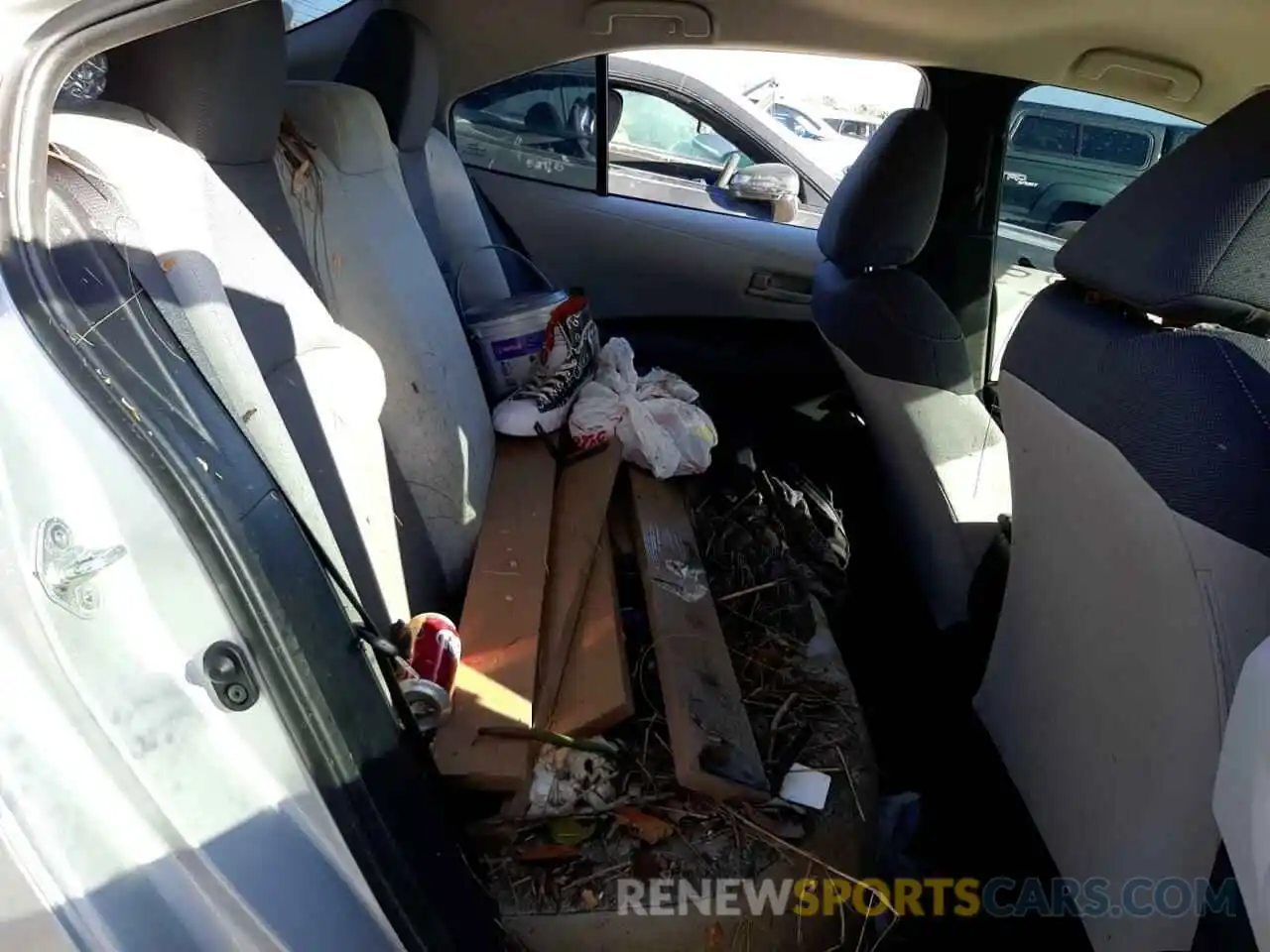 6 Photograph of a damaged car 5YFDPMAE9NP294073 TOYOTA COROLLA 2022