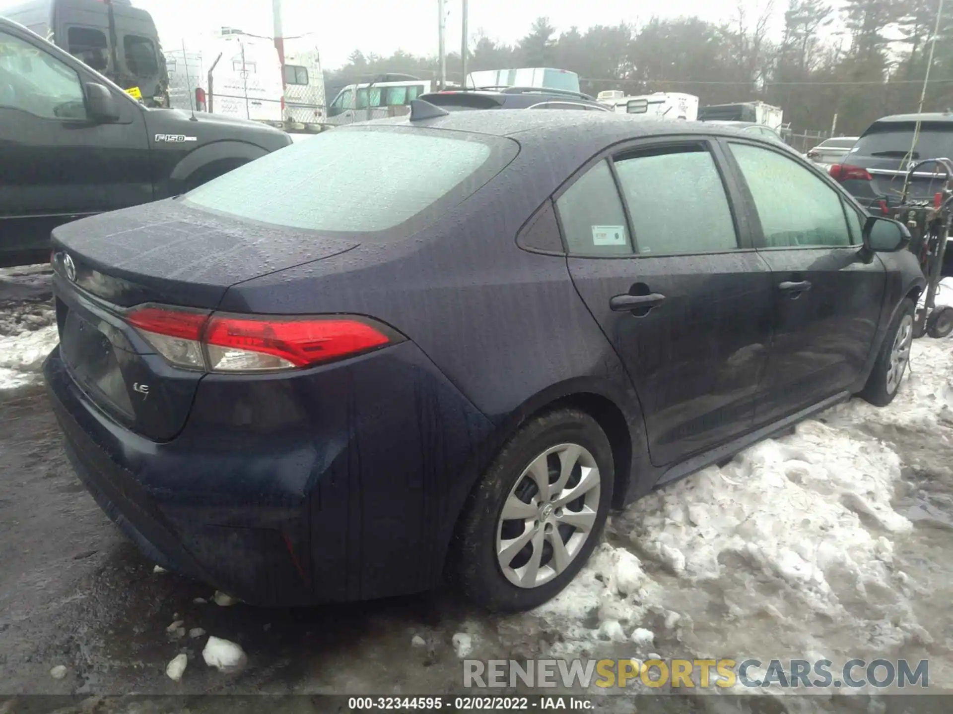 4 Photograph of a damaged car 5YFEPMAE0NP279045 TOYOTA COROLLA 2022