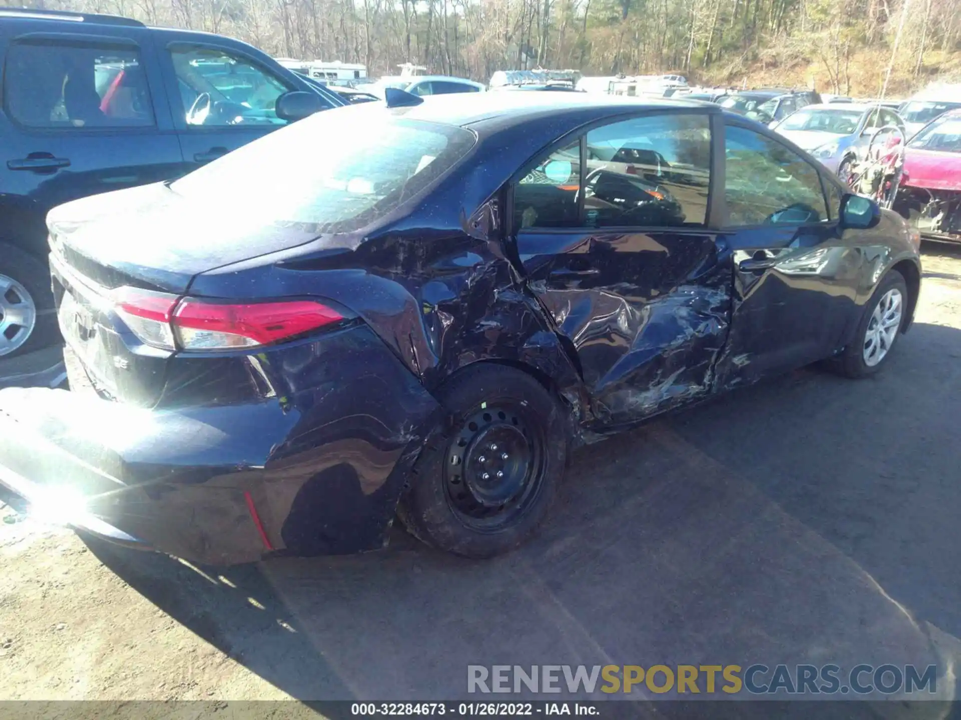 4 Photograph of a damaged car 5YFEPMAE0NP279563 TOYOTA COROLLA 2022