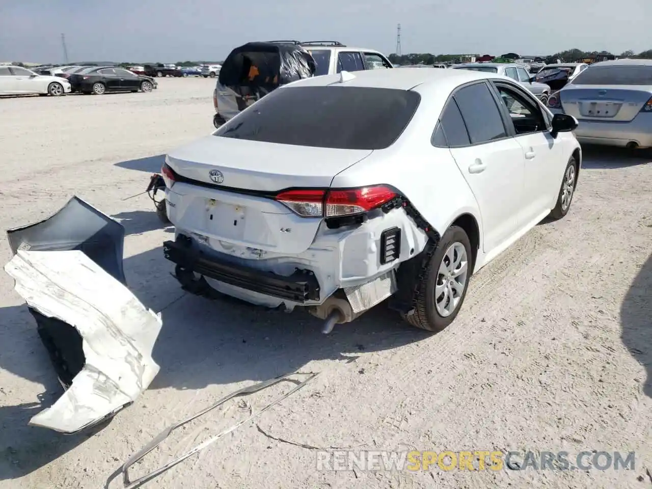 4 Photograph of a damaged car 5YFEPMAE0NP279868 TOYOTA COROLLA 2022