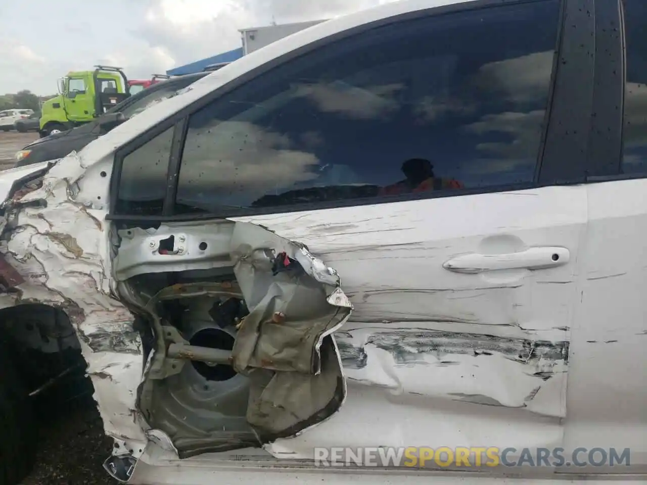 10 Photograph of a damaged car 5YFEPMAE0NP290577 TOYOTA COROLLA 2022