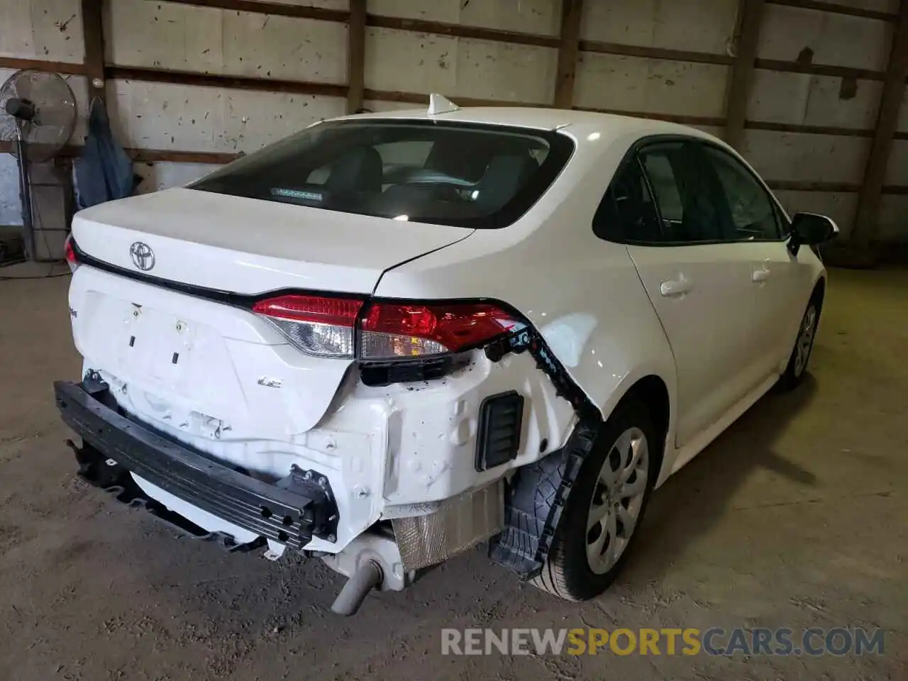 4 Photograph of a damaged car 5YFEPMAE0NP299067 TOYOTA COROLLA 2022