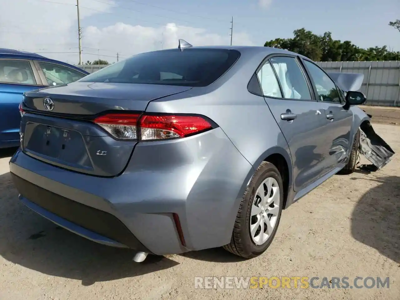 4 Photograph of a damaged car 5YFEPMAE0NP306521 TOYOTA COROLLA 2022