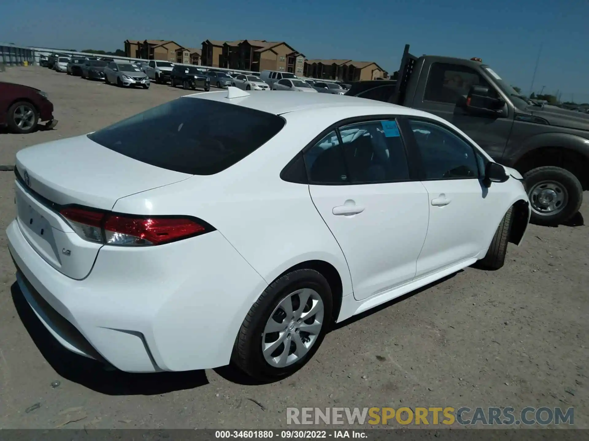 4 Photograph of a damaged car 5YFEPMAE0NP308060 TOYOTA COROLLA 2022