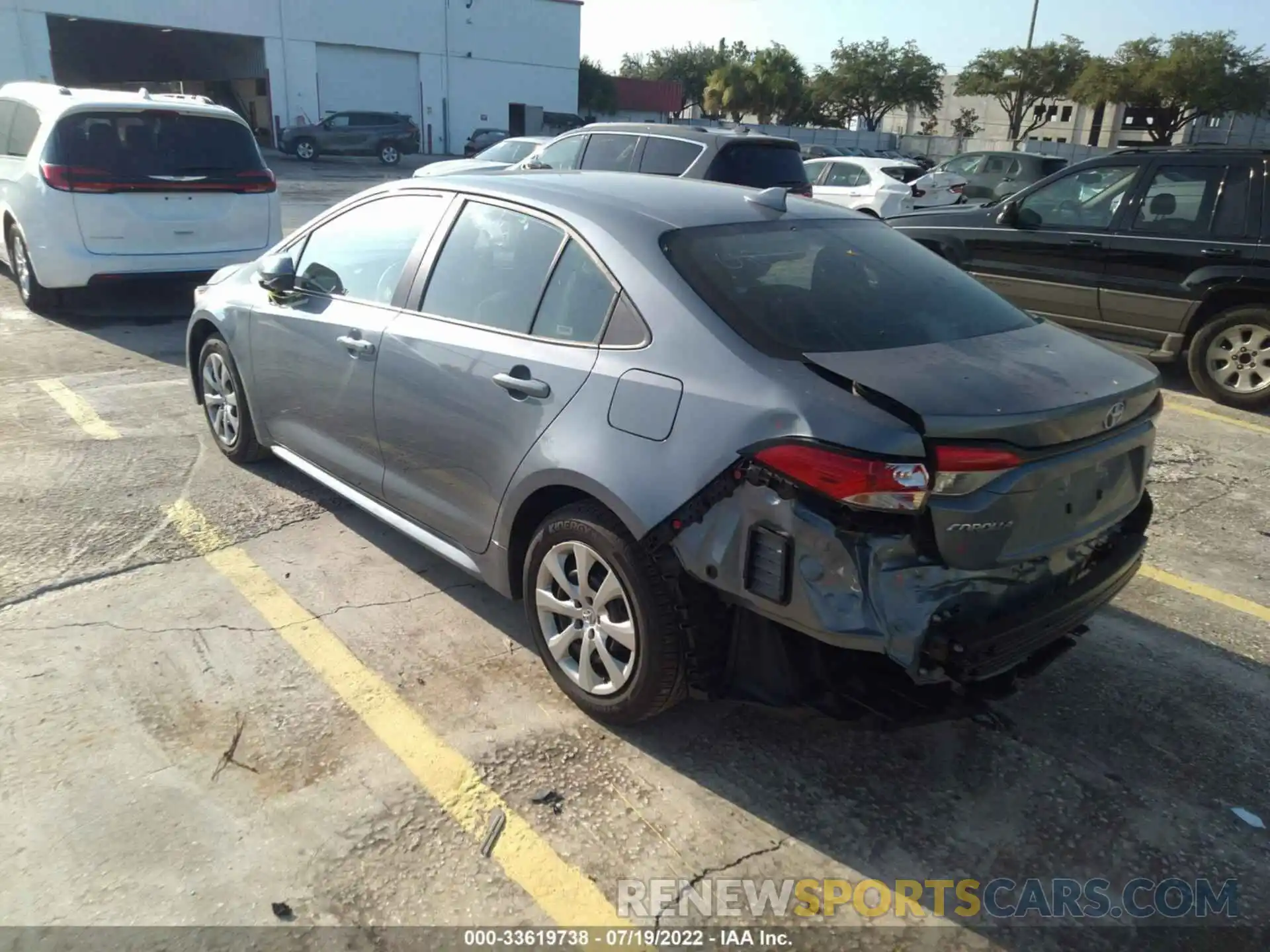 3 Photograph of a damaged car 5YFEPMAE0NP308222 TOYOTA COROLLA 2022