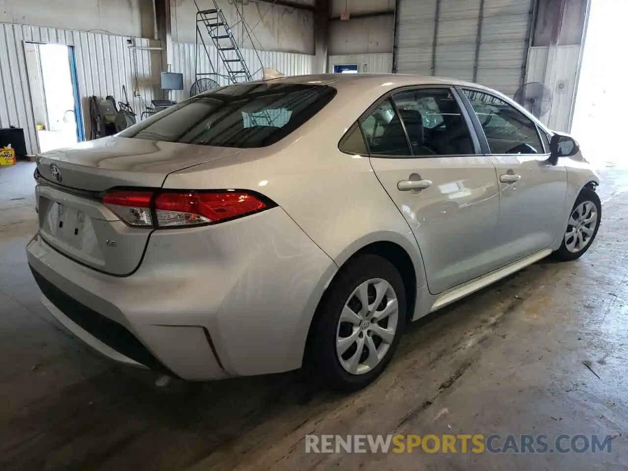 4 Photograph of a damaged car 5YFEPMAE0NP315591 TOYOTA COROLLA 2022