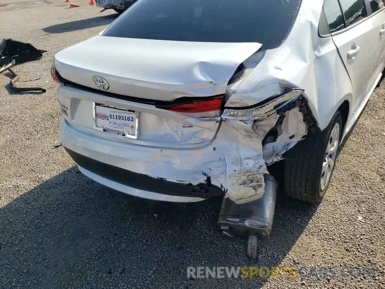 9 Photograph of a damaged car 5YFEPMAE0NP319091 TOYOTA COROLLA 2022