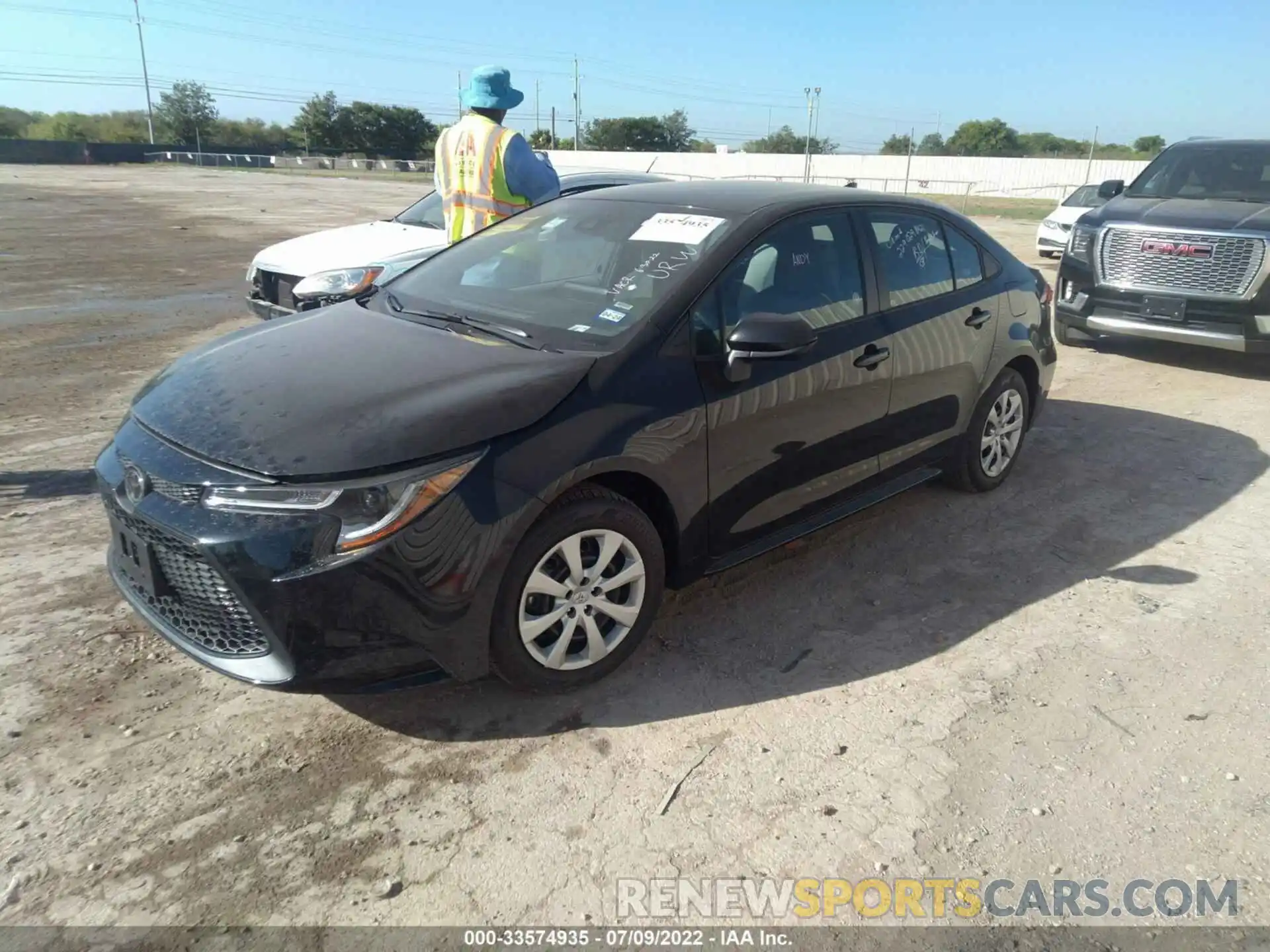 2 Photograph of a damaged car 5YFEPMAE0NP329328 TOYOTA COROLLA 2022