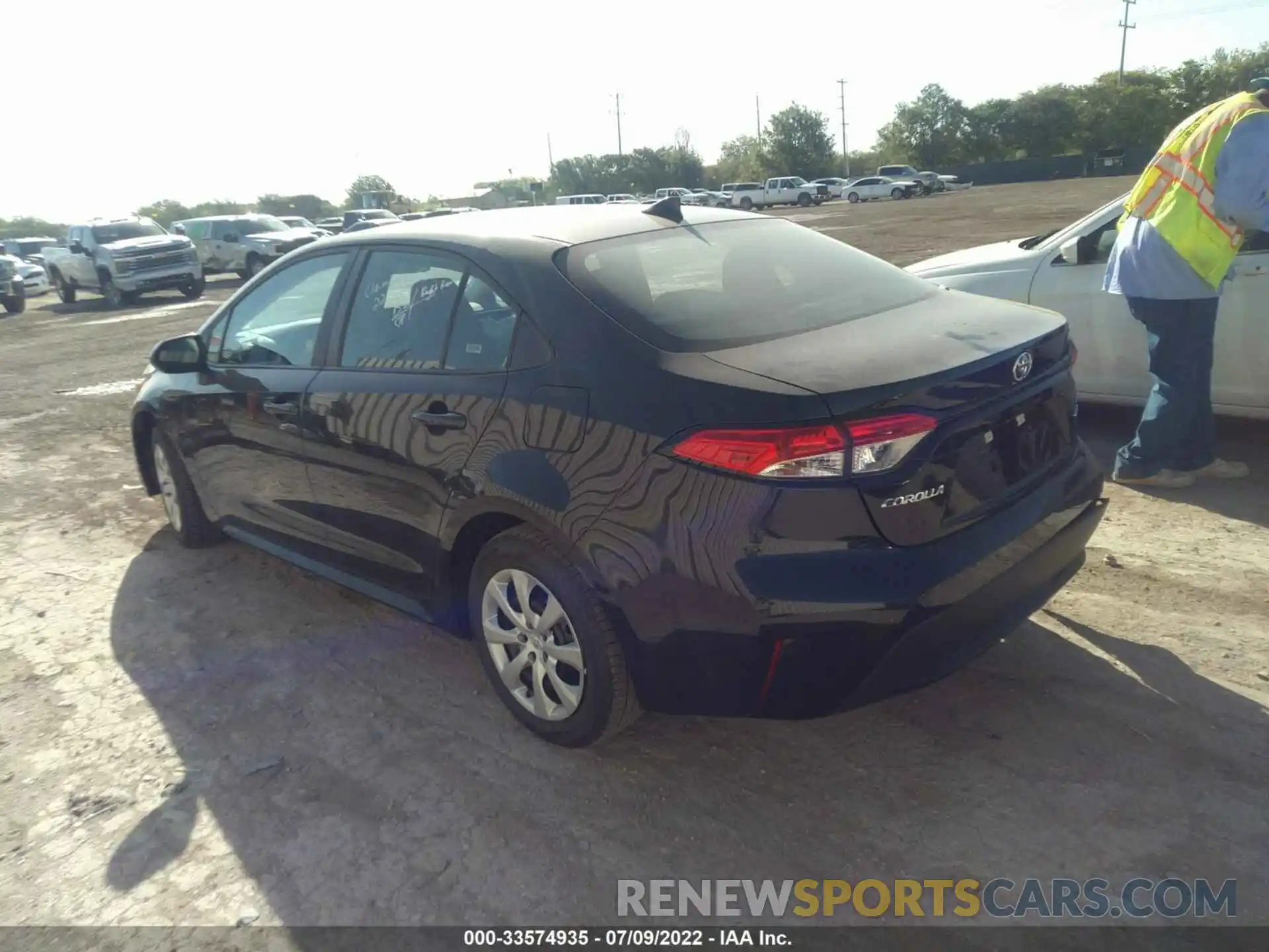 3 Photograph of a damaged car 5YFEPMAE0NP329328 TOYOTA COROLLA 2022