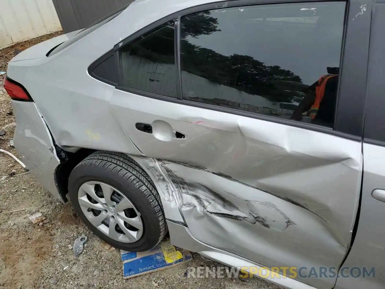 9 Photograph of a damaged car 5YFEPMAE0NP335758 TOYOTA COROLLA 2022