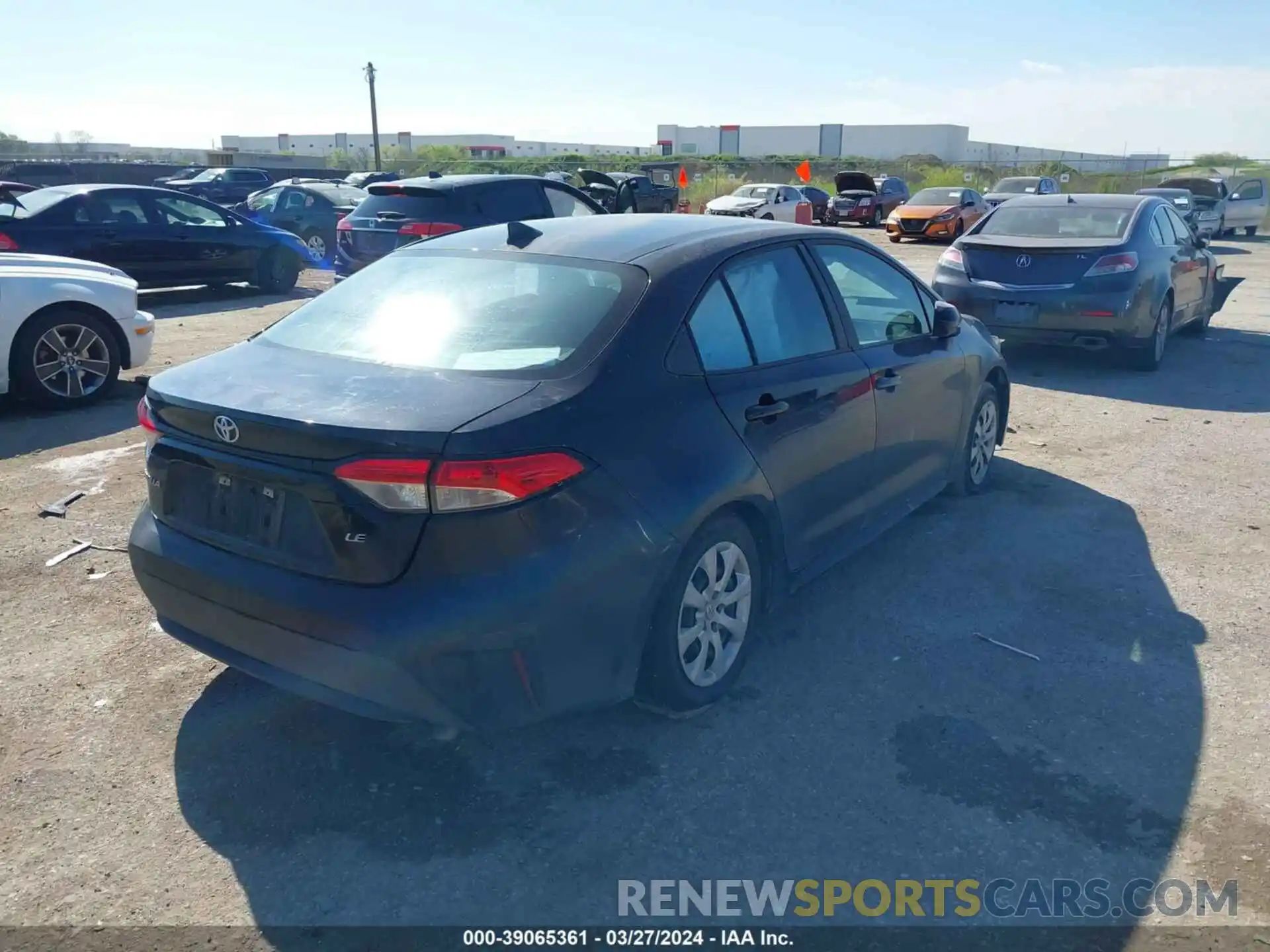 4 Photograph of a damaged car 5YFEPMAE0NP352088 TOYOTA COROLLA 2022