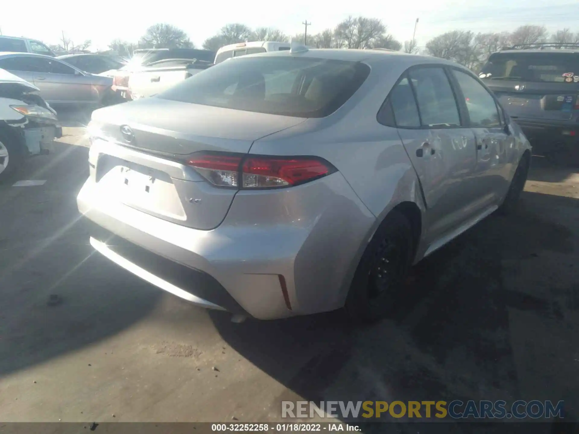 4 Photograph of a damaged car 5YFEPMAE1NP271584 TOYOTA COROLLA 2022