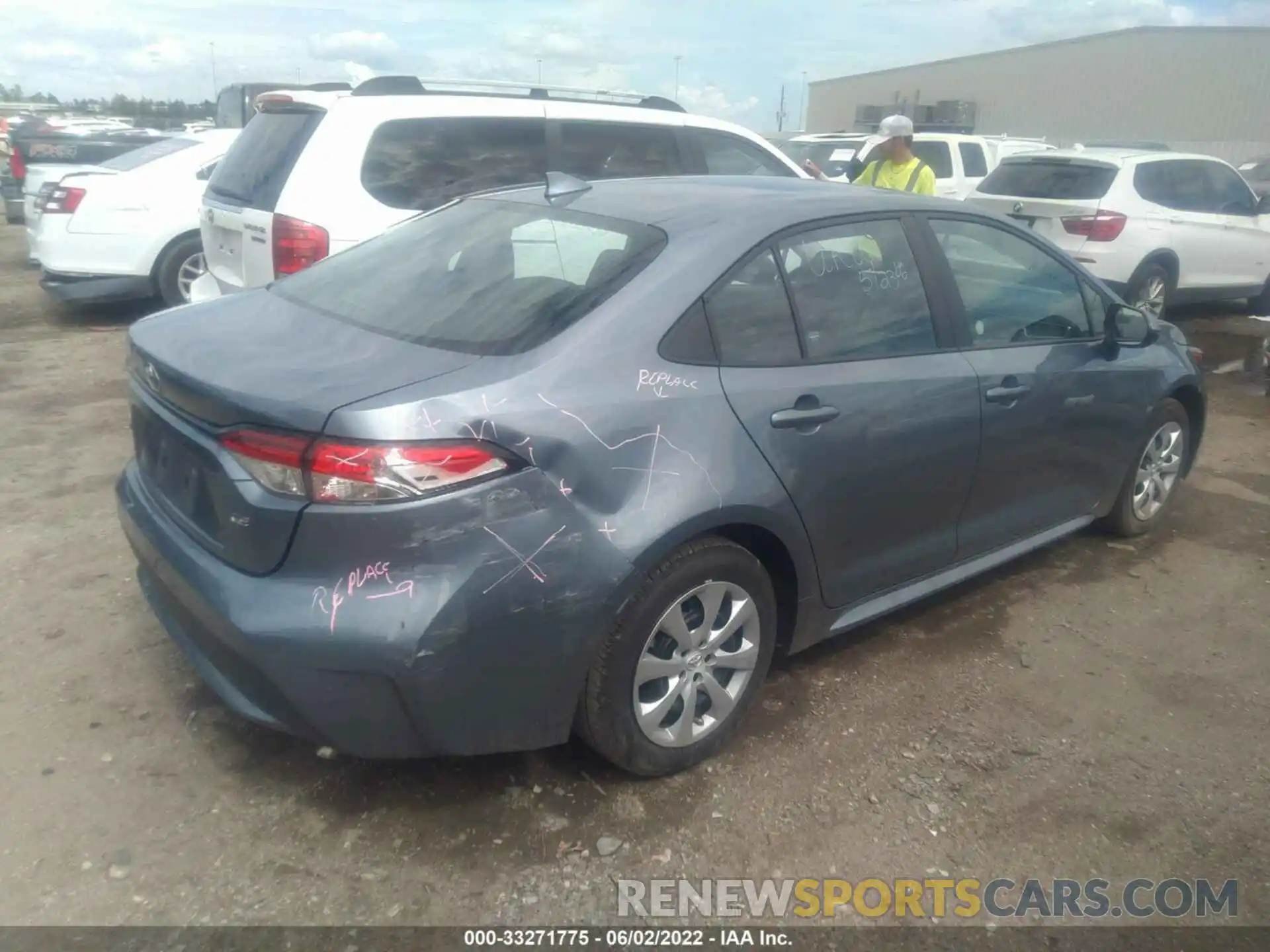 4 Photograph of a damaged car 5YFEPMAE1NP273352 TOYOTA COROLLA 2022