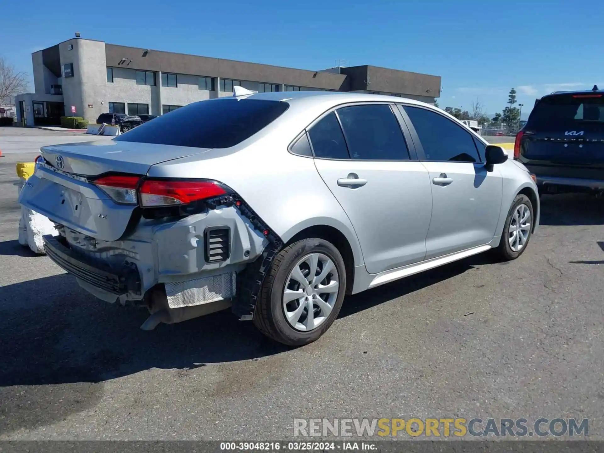 4 Photograph of a damaged car 5YFEPMAE1NP273920 TOYOTA COROLLA 2022