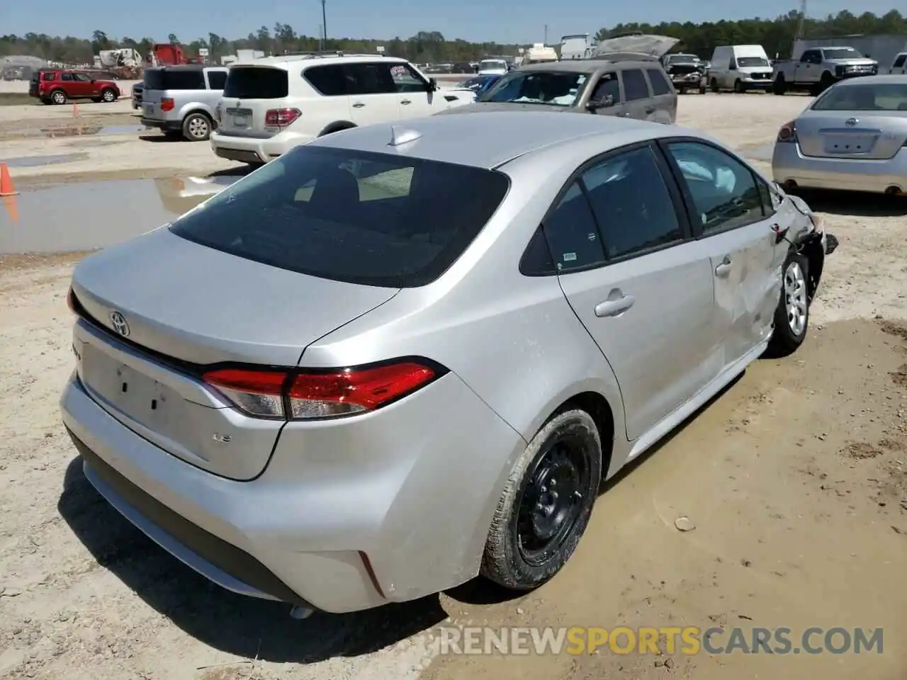 4 Photograph of a damaged car 5YFEPMAE1NP274632 TOYOTA COROLLA 2022